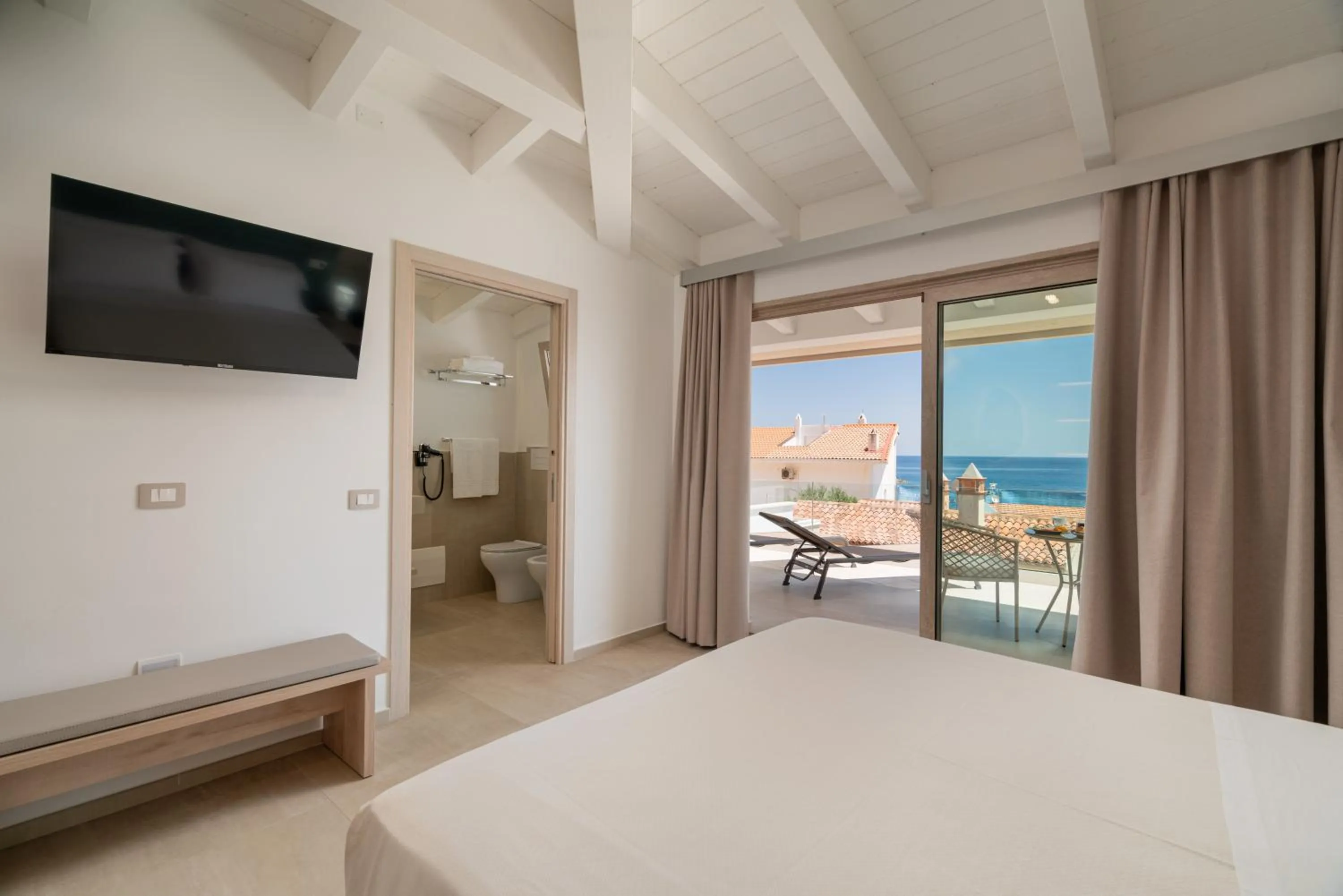 Deluxe Double Room with Sea View in Margaida Boutique Hotel & SPA