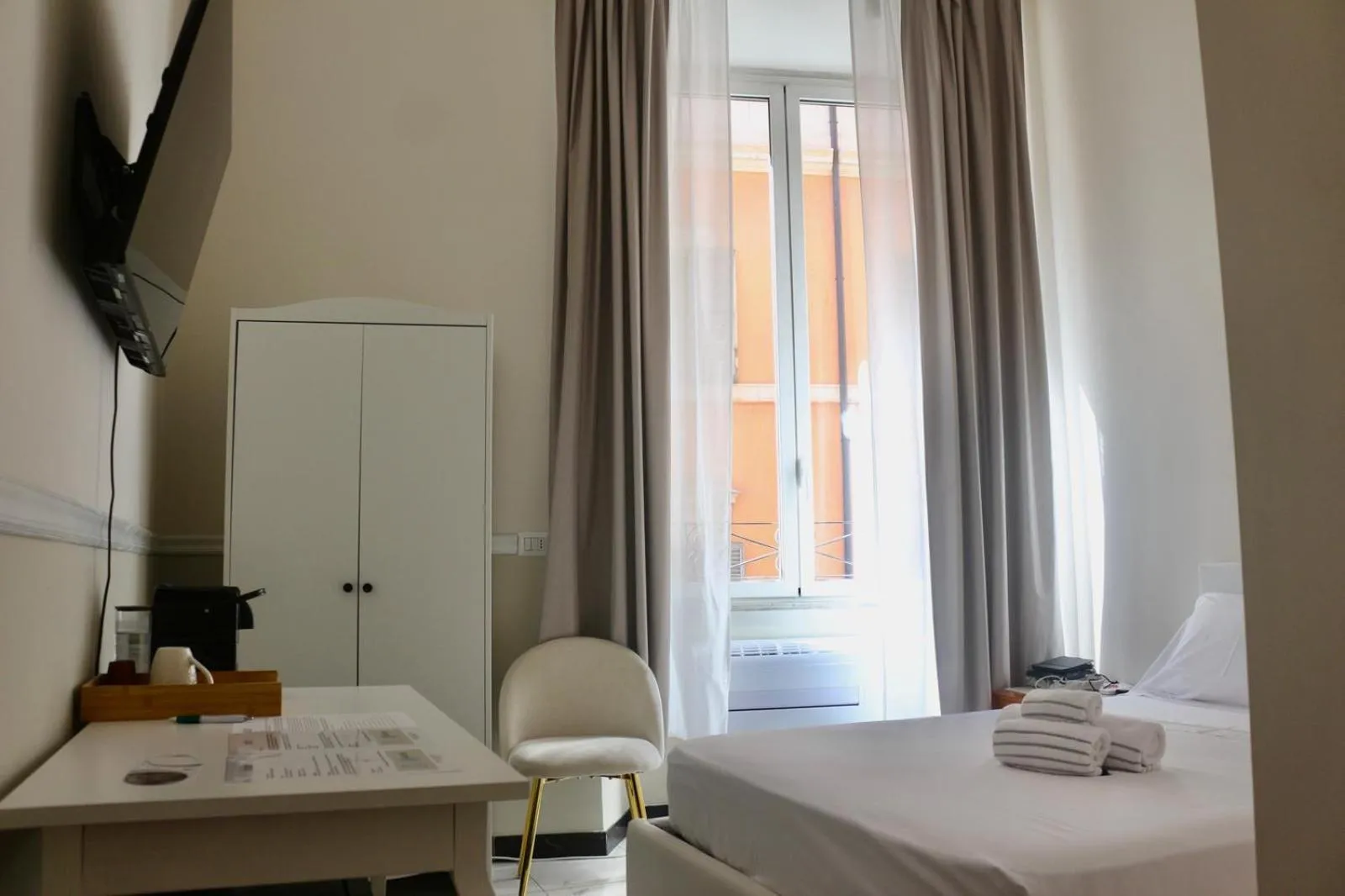 Economy Double Room in Hotel Domus Rome