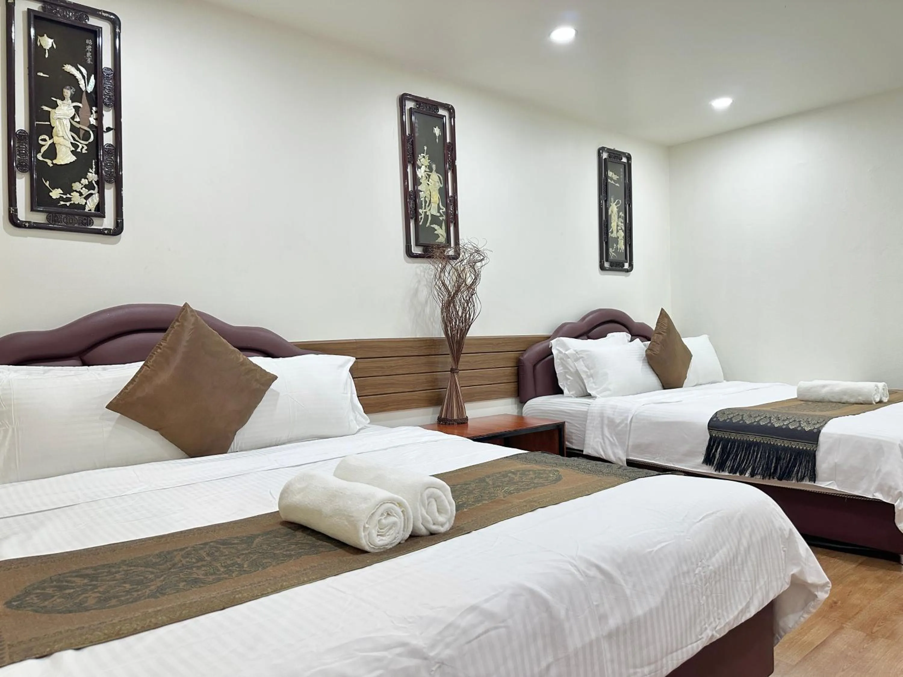 Deluxe Double Room with Two Double Beds in Longzhu Guesthouse