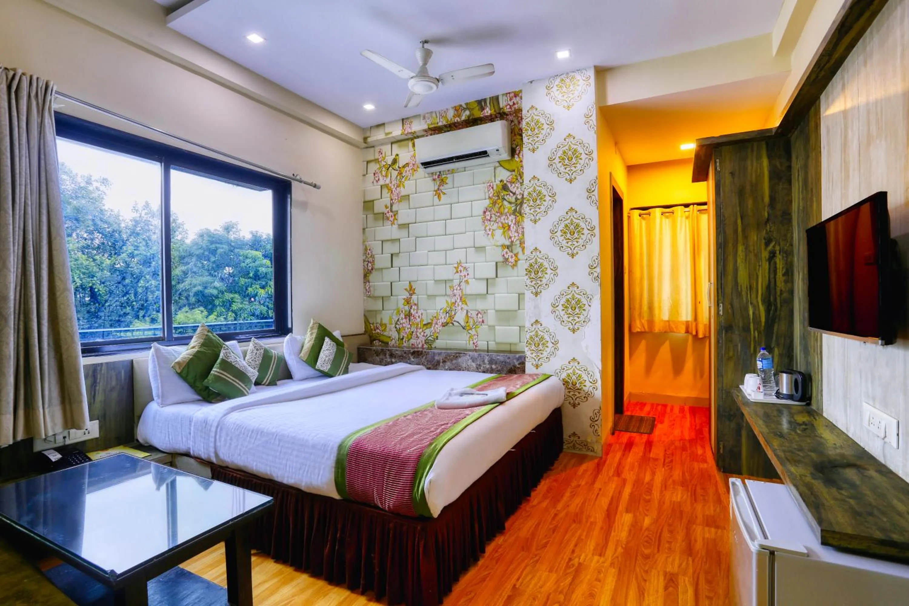 Day Use 3 Hours - single occupancy - Budget Double or Twin Room in The Ashoka Hotel