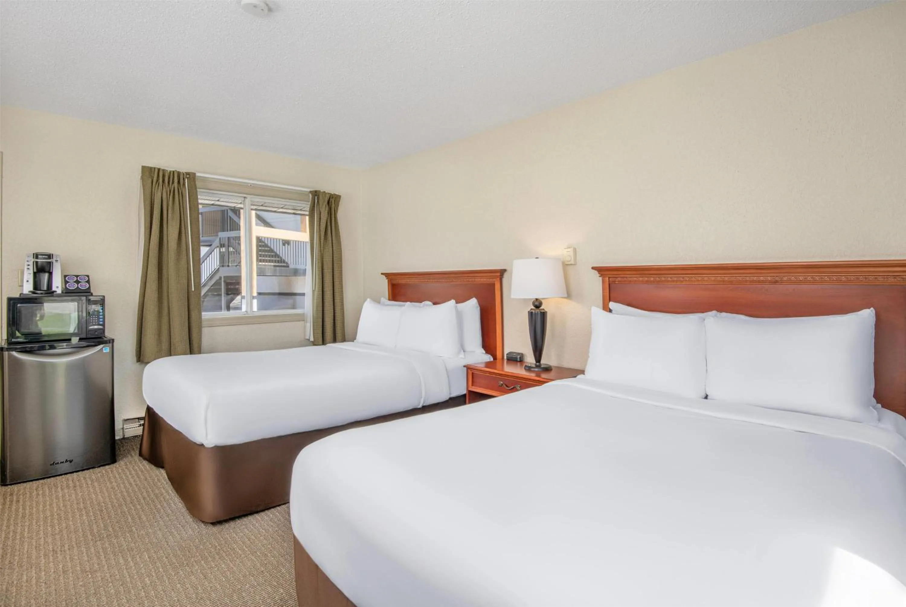 Double Room with Two Double Beds - Non-Smoking in Travelodge by Wyndham Gananoque