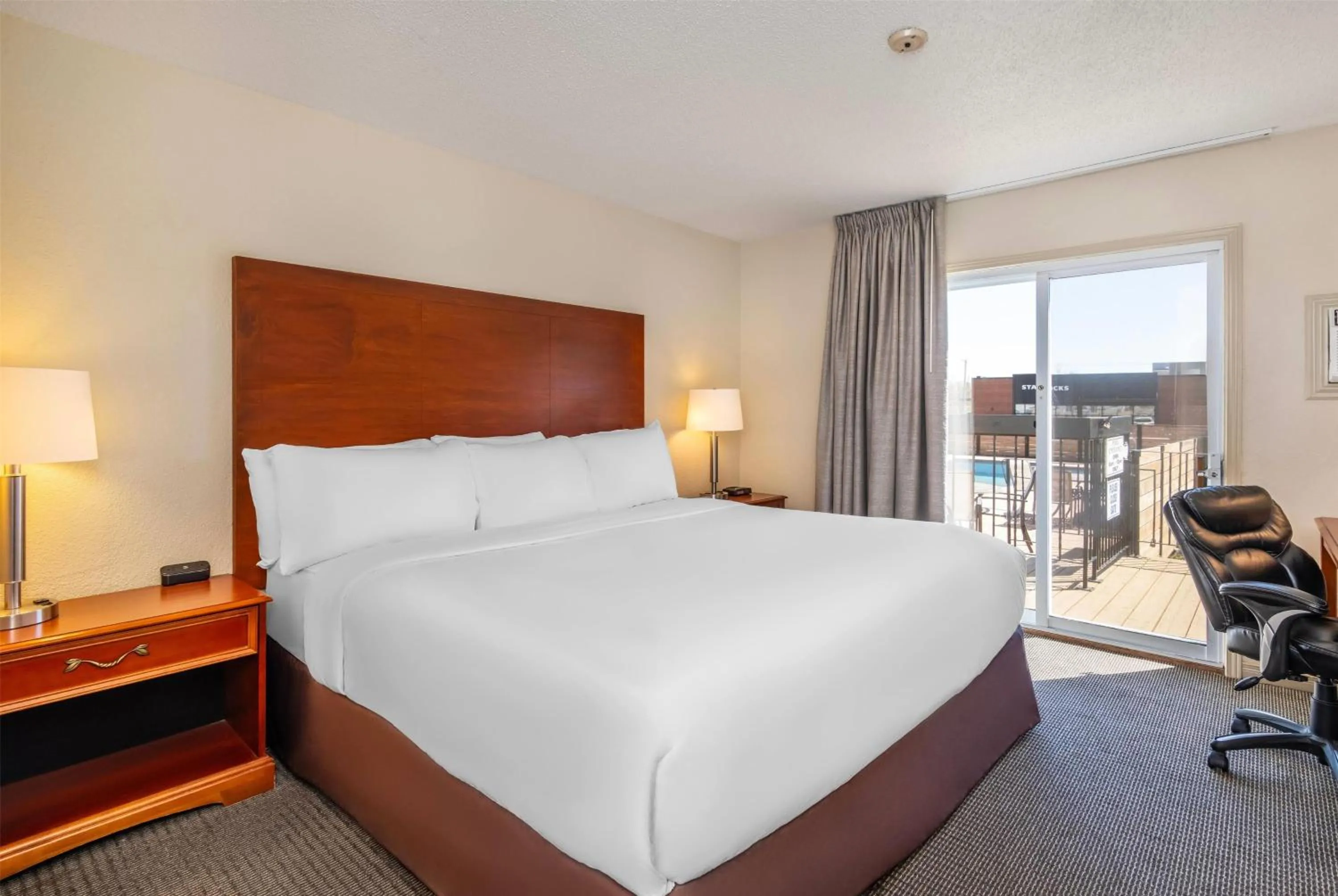 King Room - Non-Smoking in Travelodge by Wyndham Gananoque