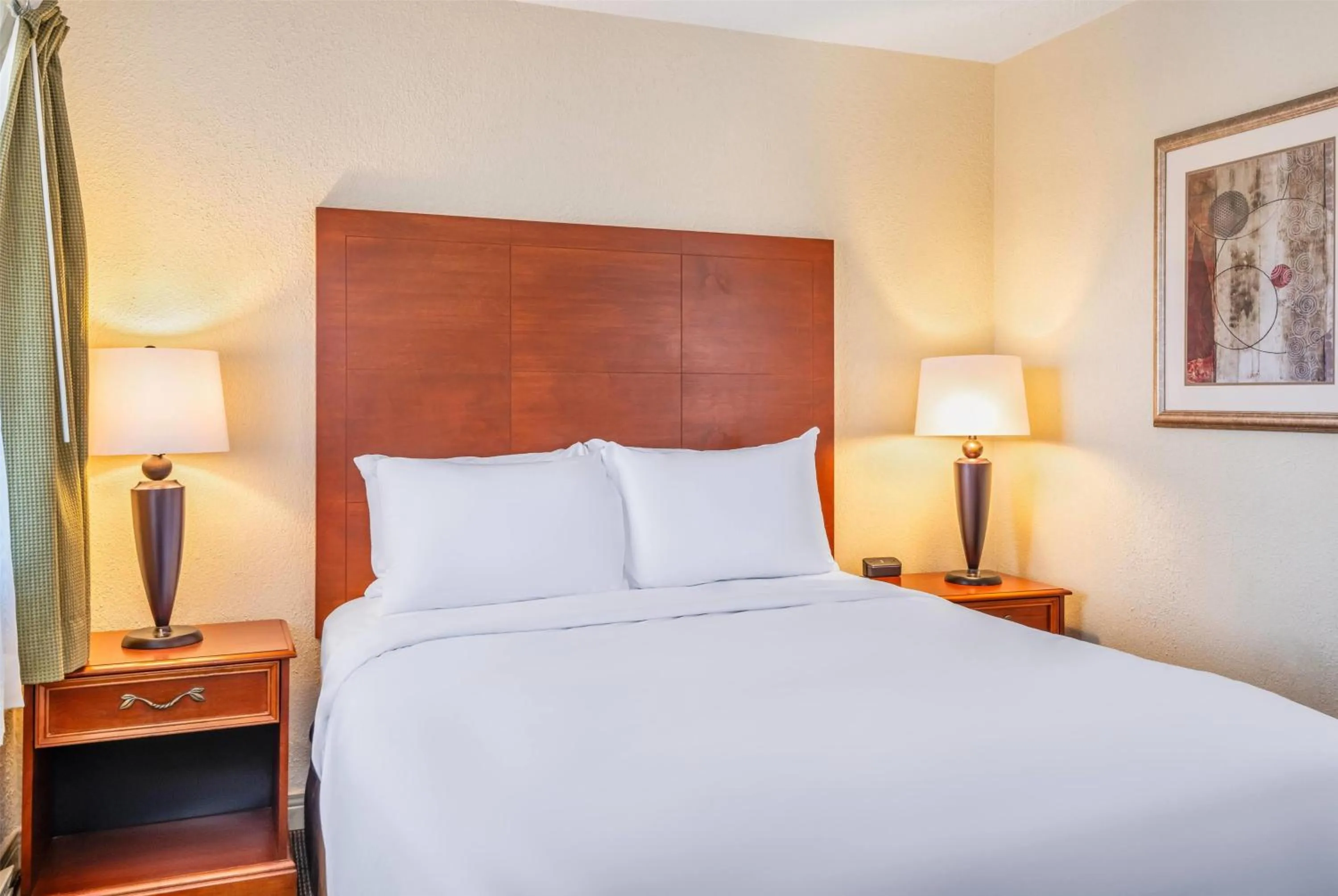 One-Bedroom Queen Suite -  Non-Smoking in Travelodge by Wyndham Gananoque