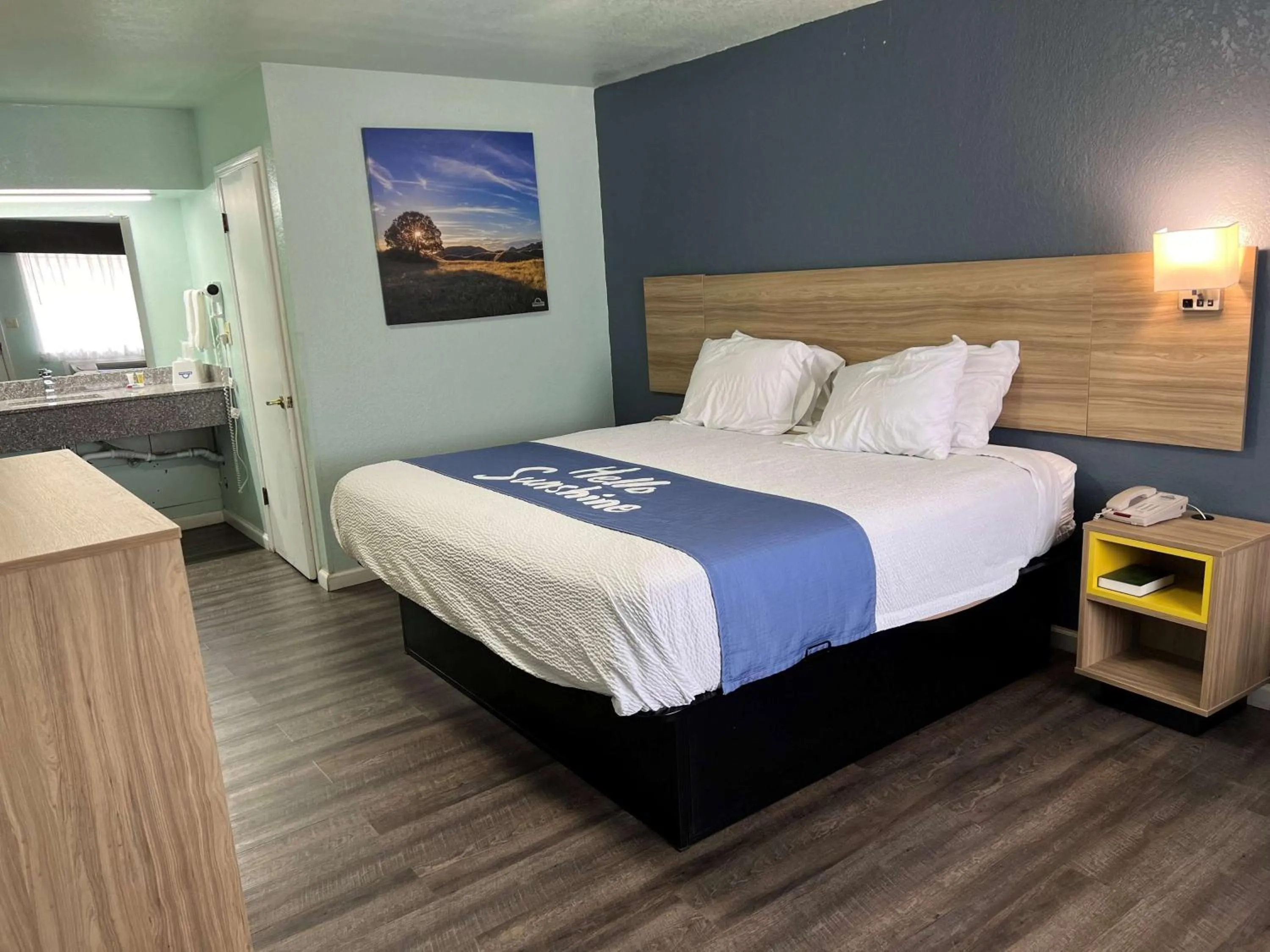 King Room - Smoking  in Days Inn by Wyndham Pratt