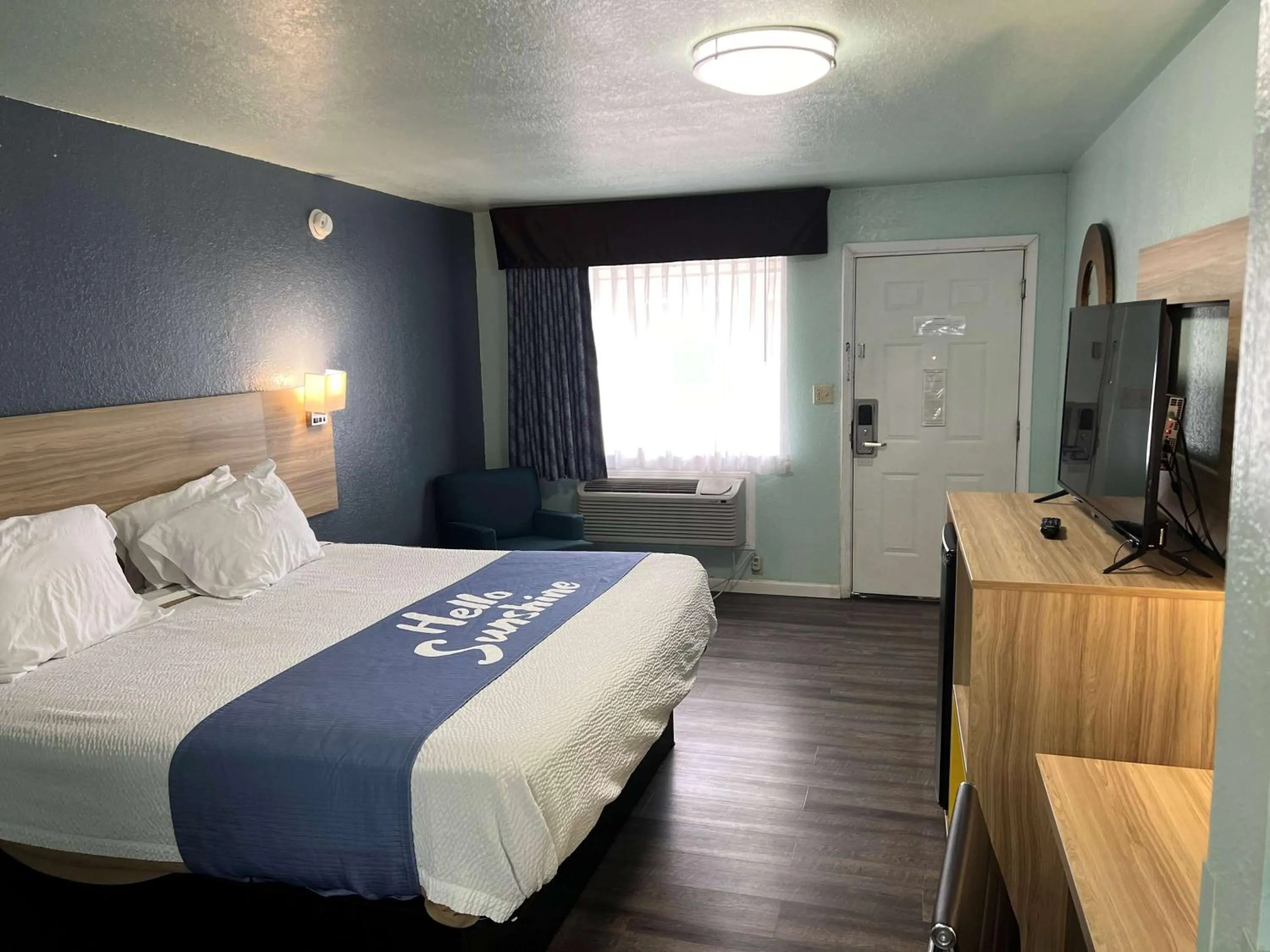 King Room - Non-Smoking in Days Inn by Wyndham Pratt