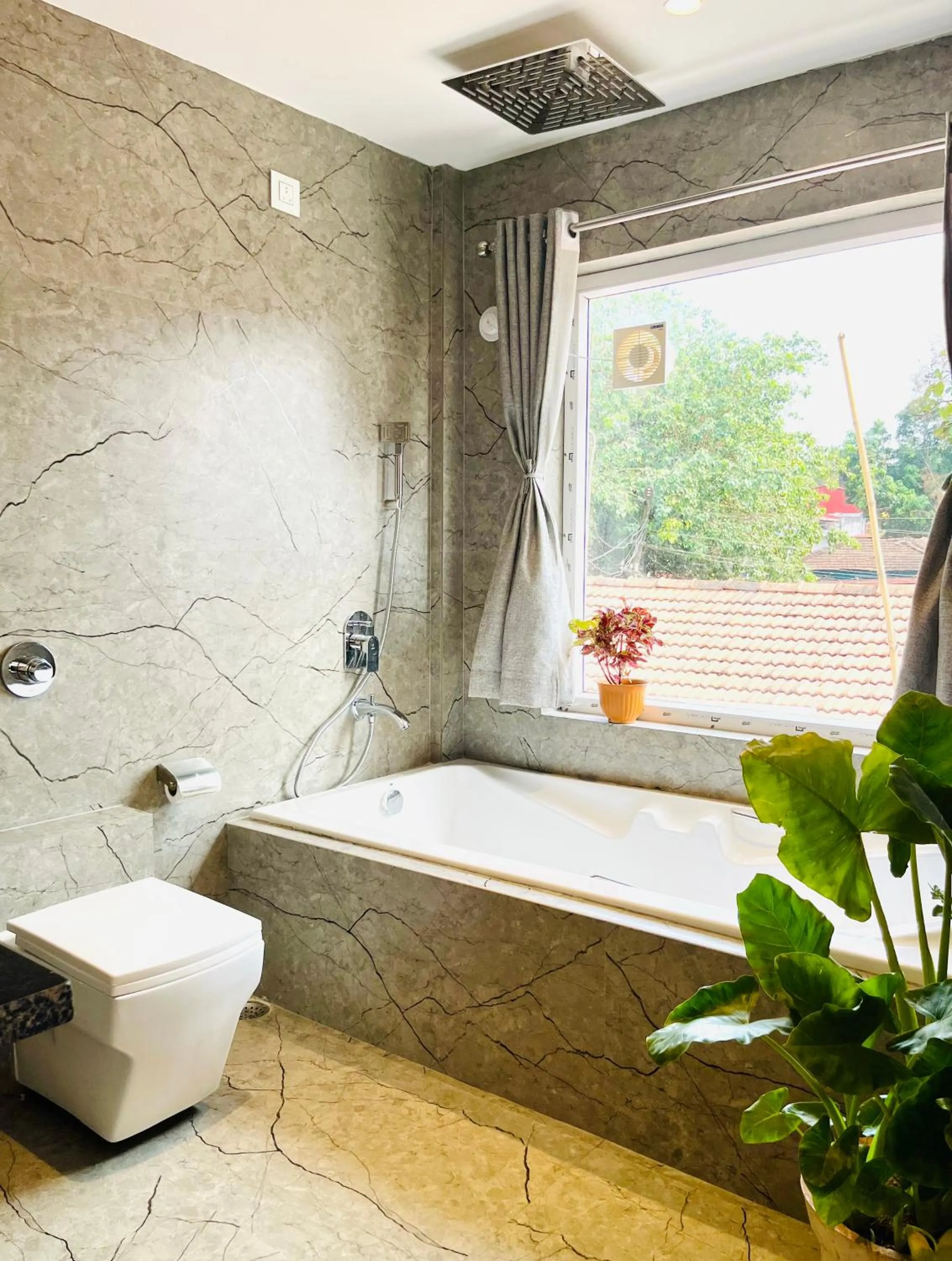 King Room With Bathtub in Crystall Goa Palolem