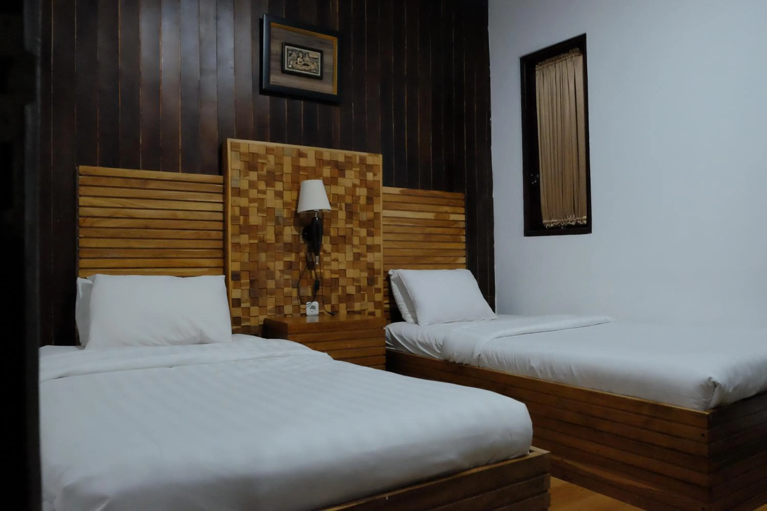 Budget Double Room in Puri Minggiran Guest House