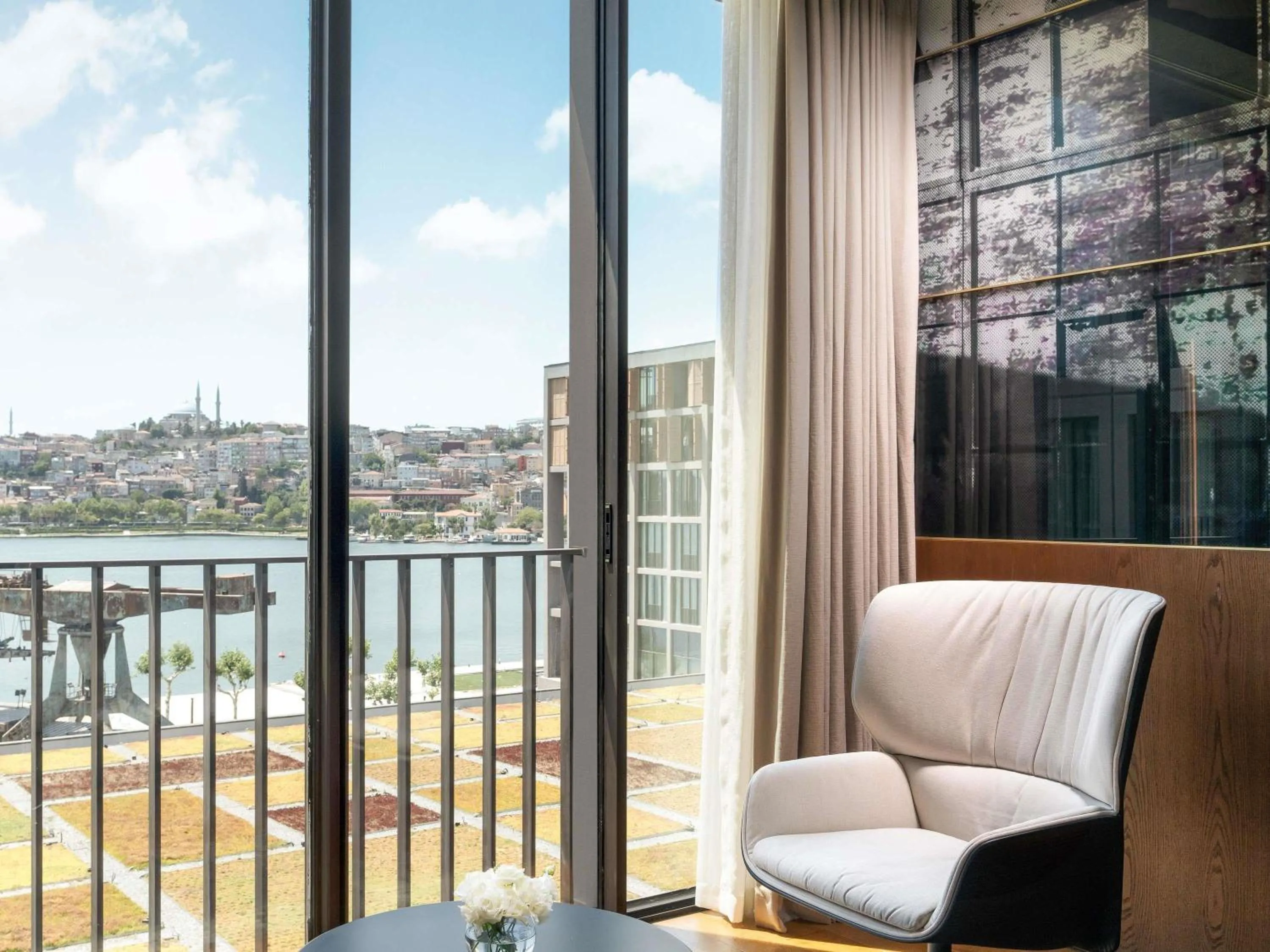 Premium King Room with Sea View - Nickelodeon Play Access in Rixos Tersane Istanbul