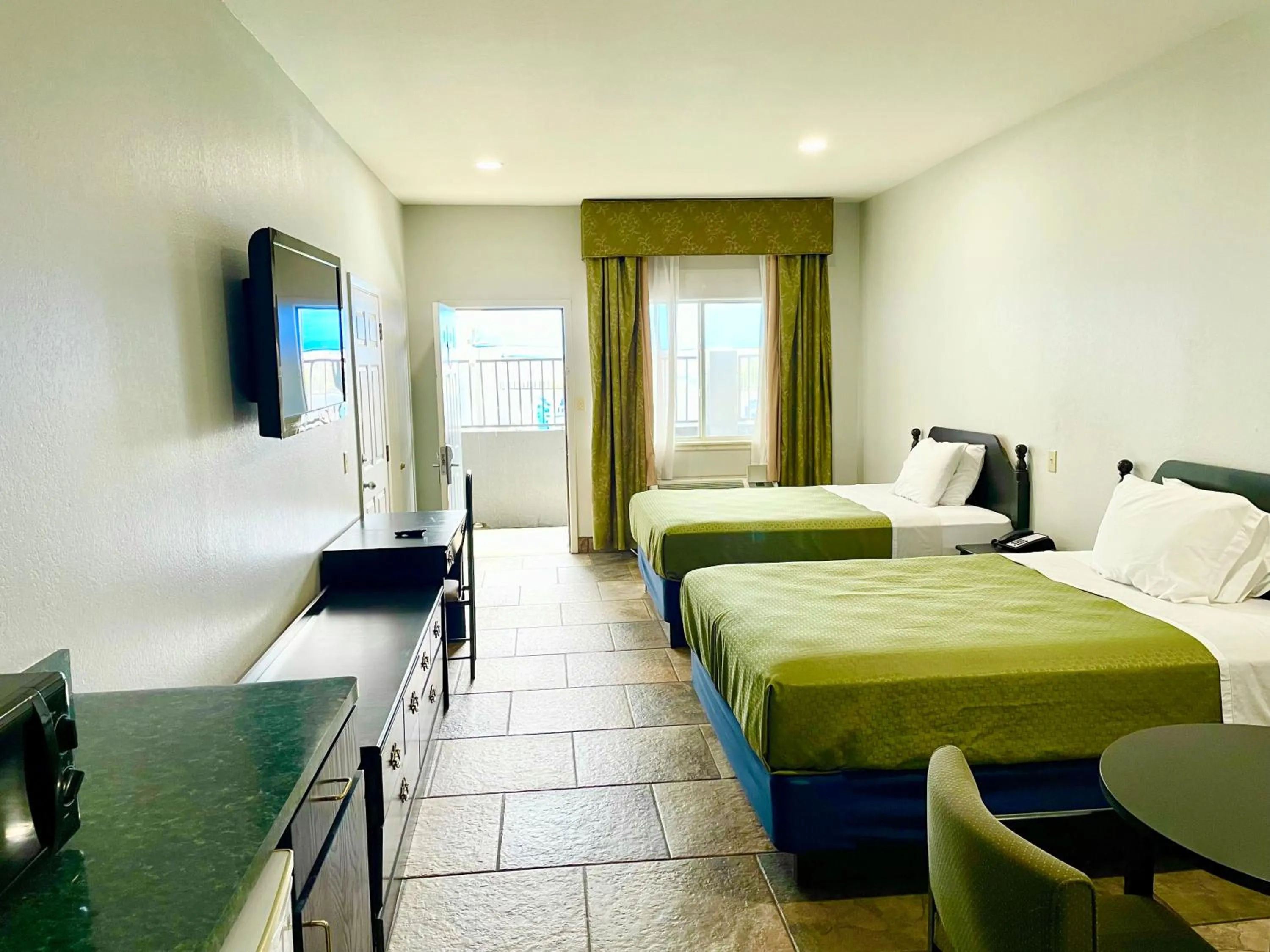 Queen Room with Two Queen Beds in Texas Inn La Feria