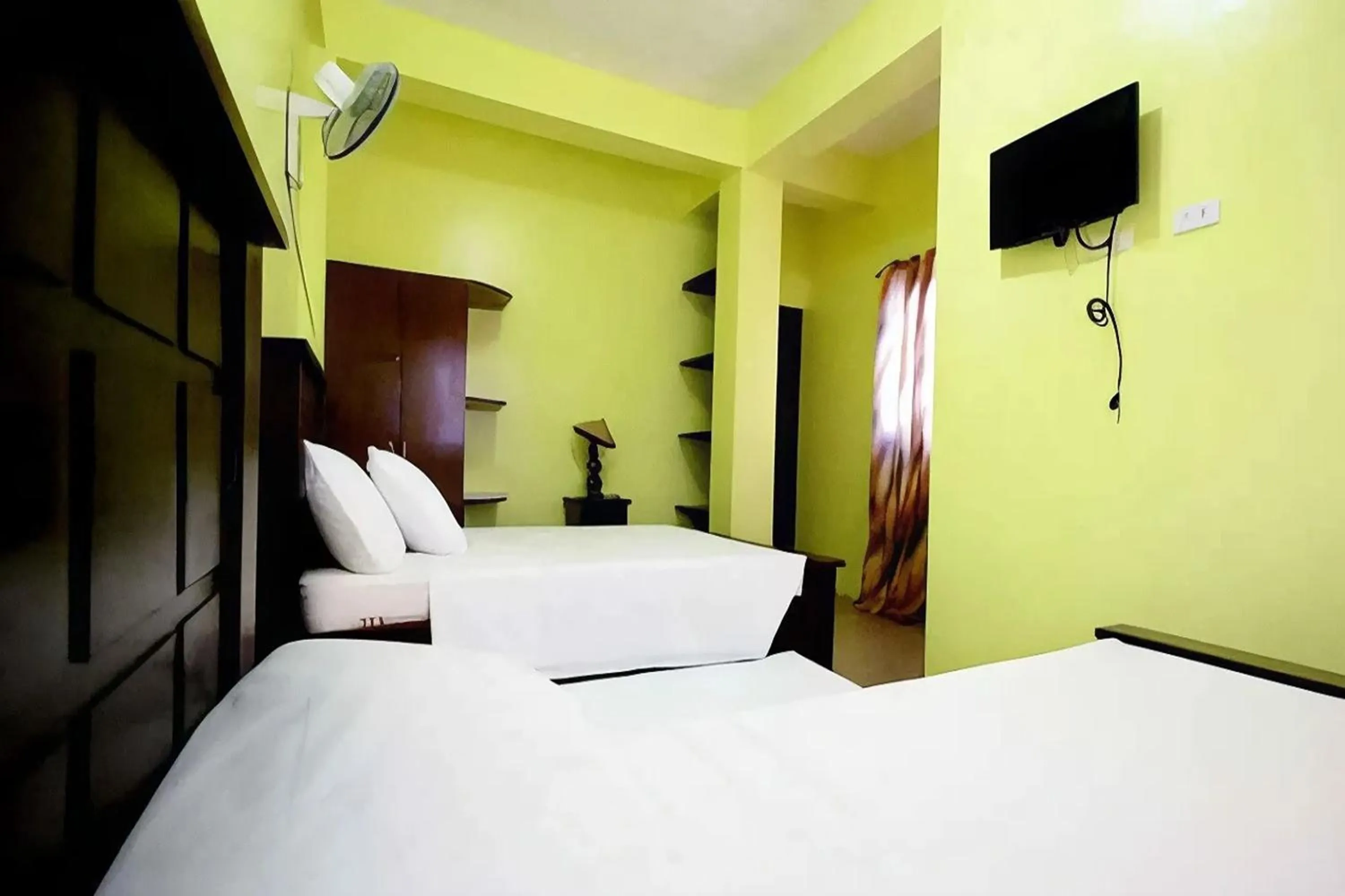 Deluxe Family Room in Luis Bay Travellers Lodge Coron