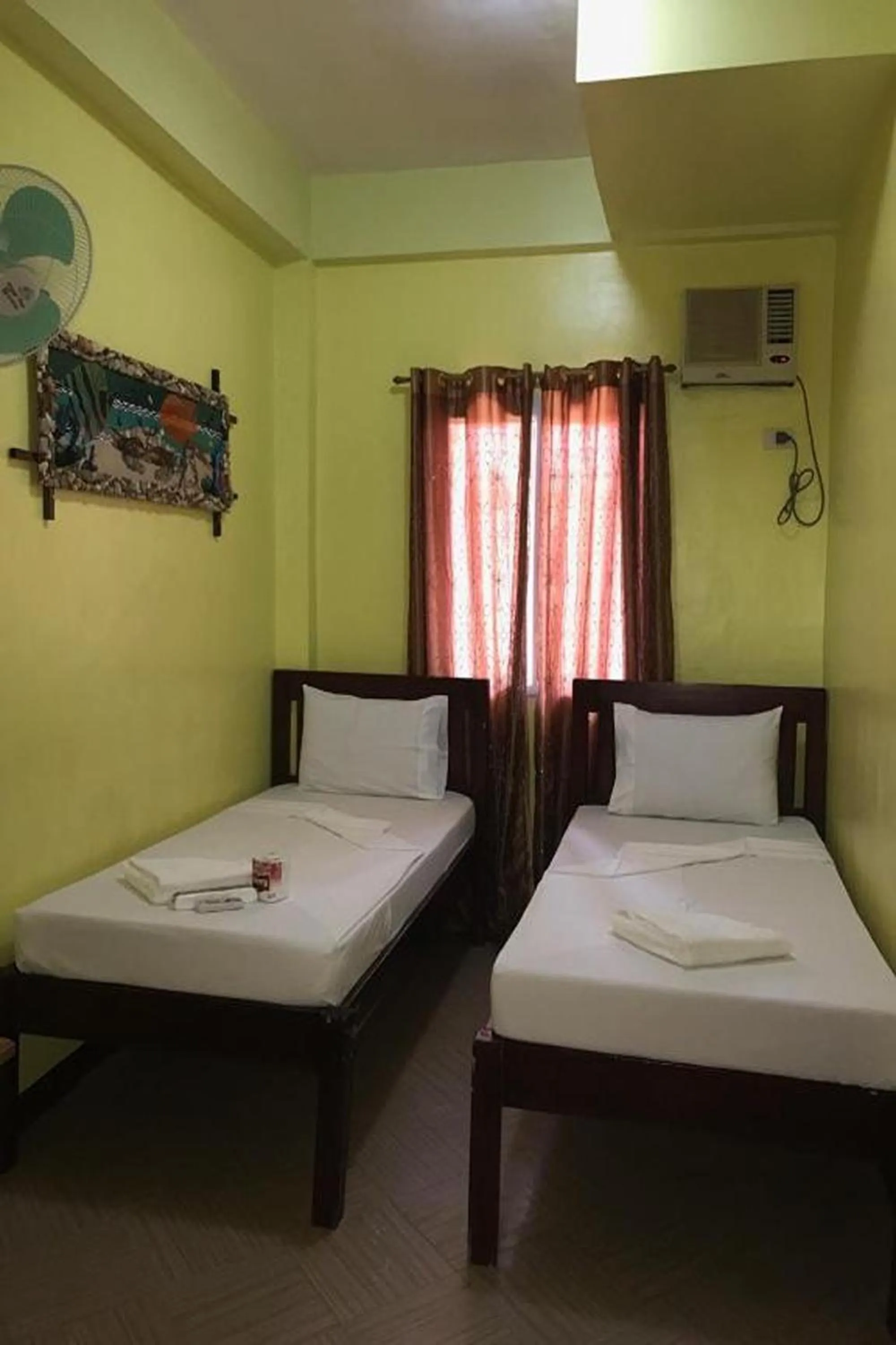 Standard Twin Room with Aircon in Luis Bay Travellers Lodge Coron