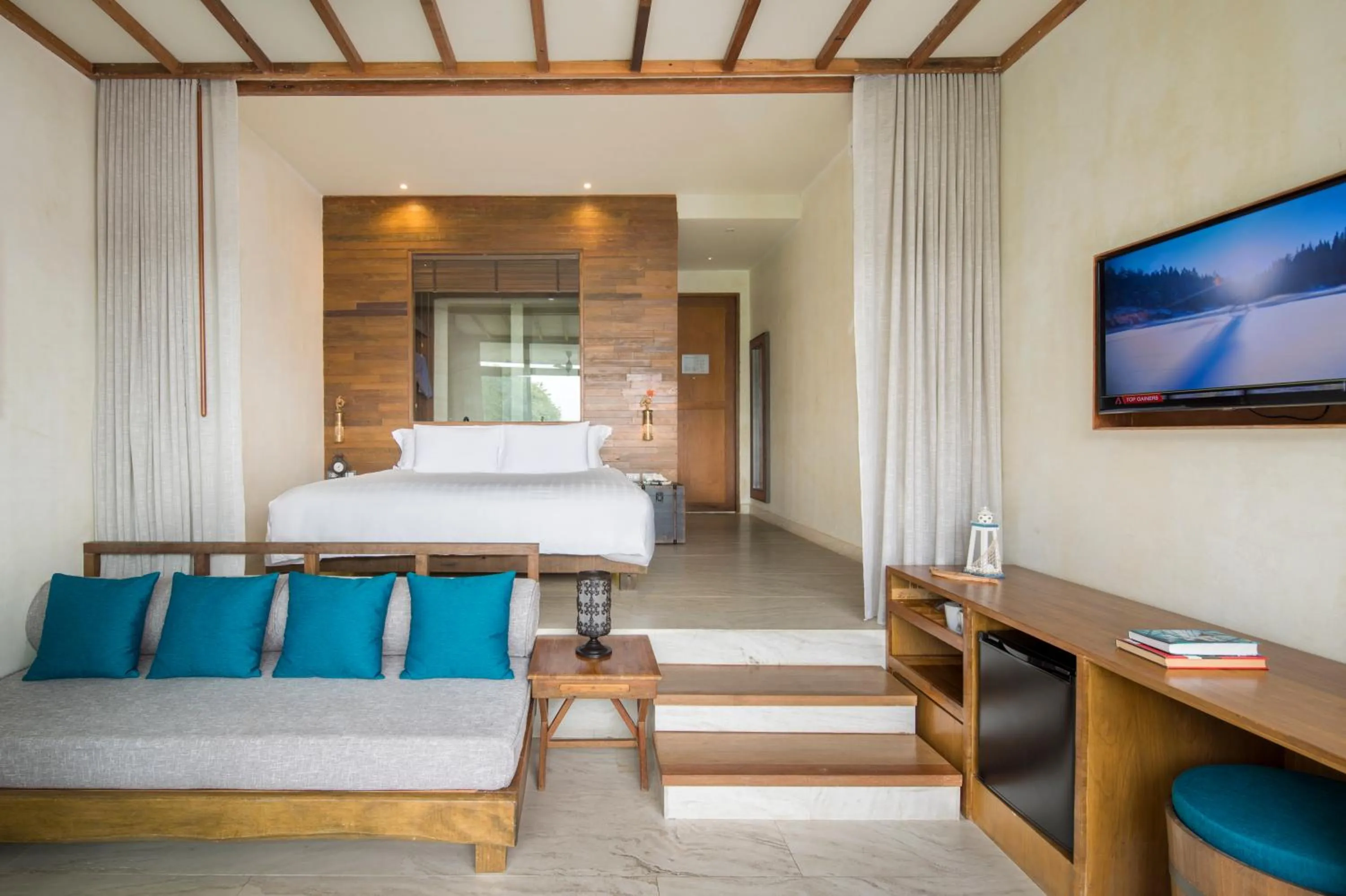 Superior Sea View Jacuzzi ( 24 Hours Use of Room )  in U Pattaya