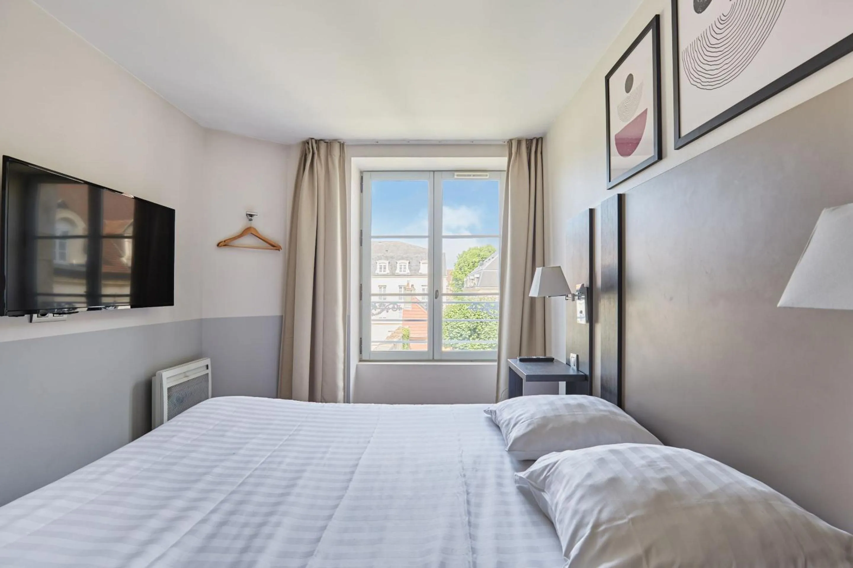 Two-Bedroom Apartment (6 Adults) in Appart'hôtel Odalys City - Dijon Centre Les Cordeliers