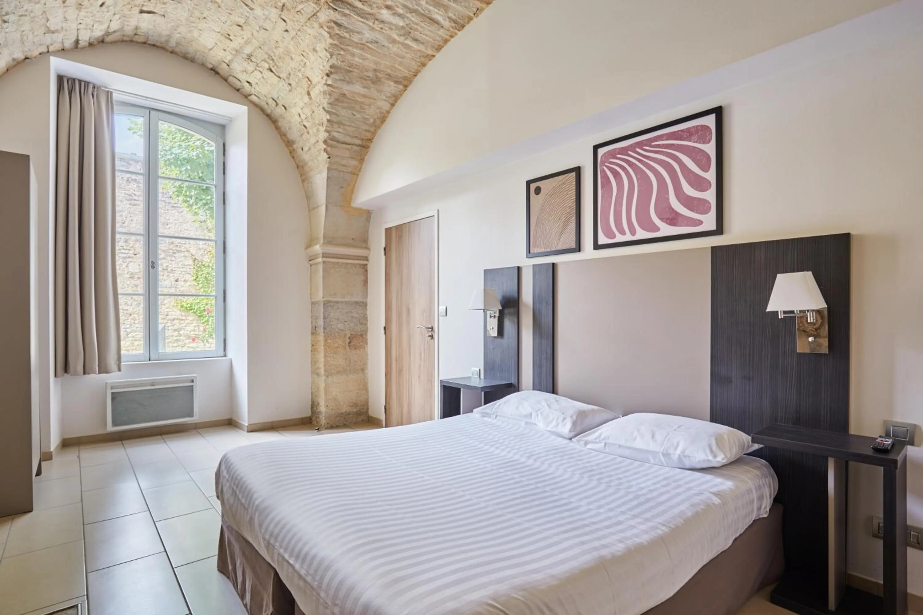 One-Bedroom Superior Apartment in Appart'hôtel Odalys City - Dijon Centre Les Cordeliers