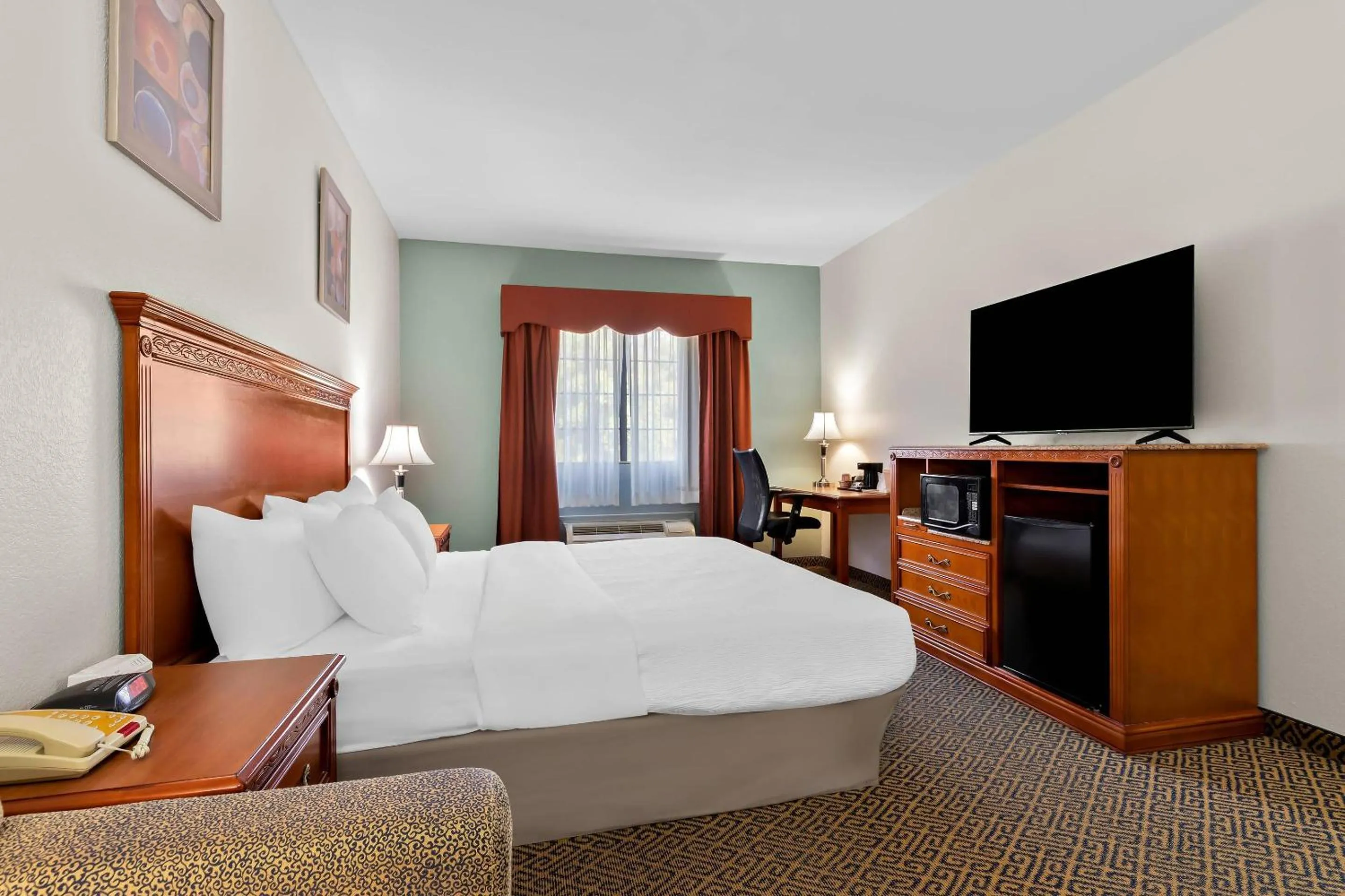 King Suite with Sofa Bed - Non Smoking in Quality Inn & Suites McAlester on Hwy 69