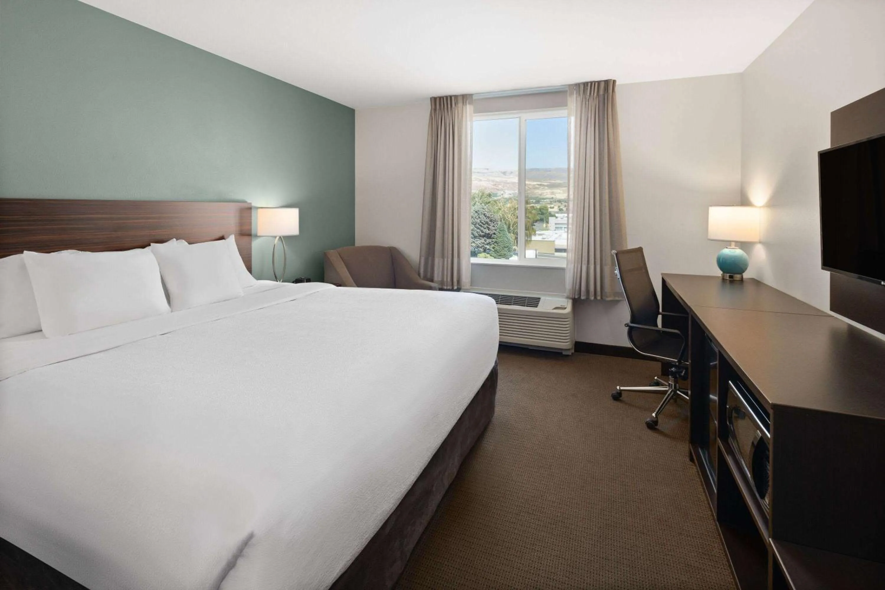 King Room with Countryside View - Non-Smoking in La Quinta Inn & Suites by Wyndham Wenatchee