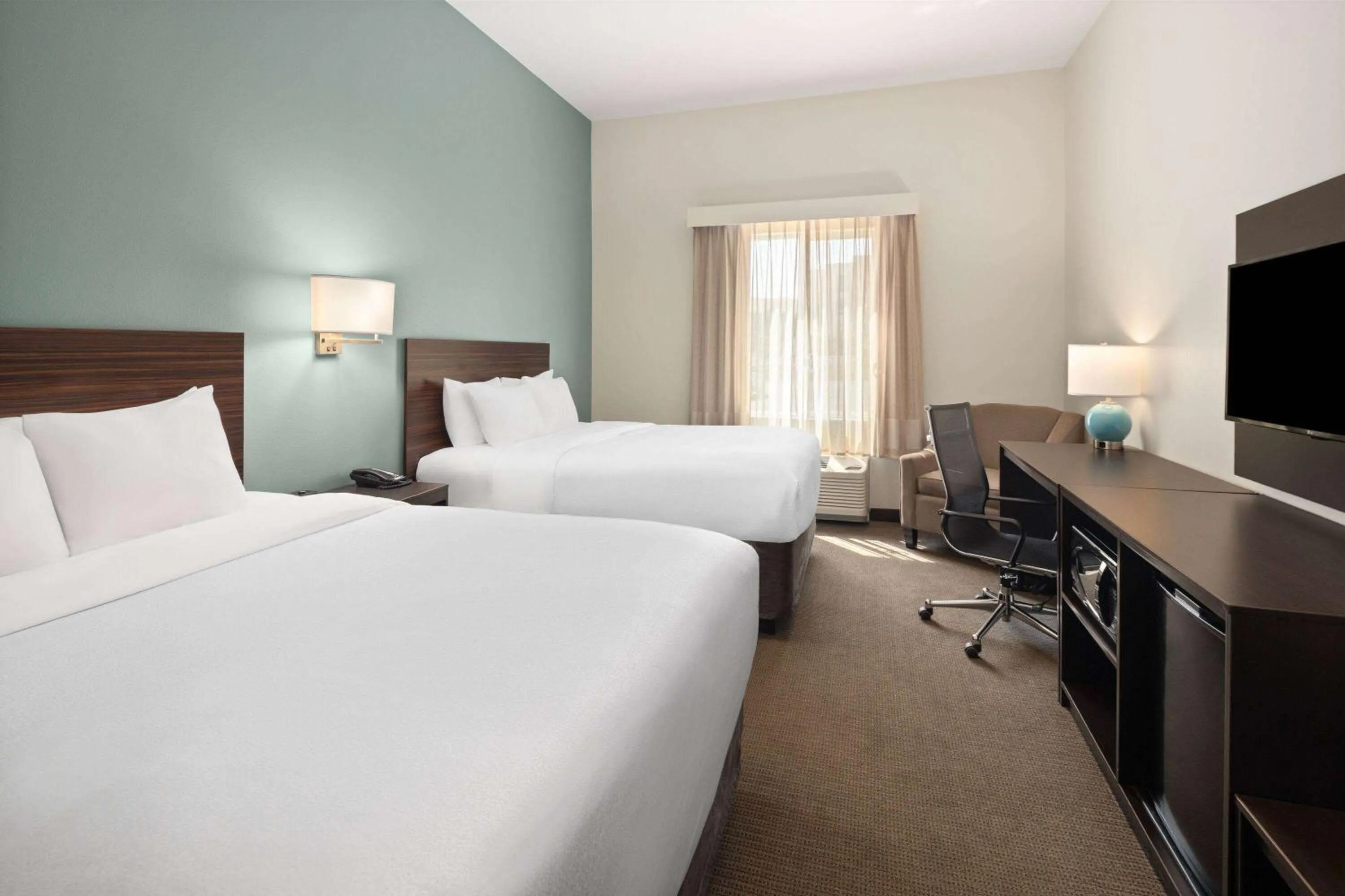 Suite with Two Queen Beds - Mobility Access/Non-Smoking in La Quinta Inn & Suites by Wyndham Wenatchee