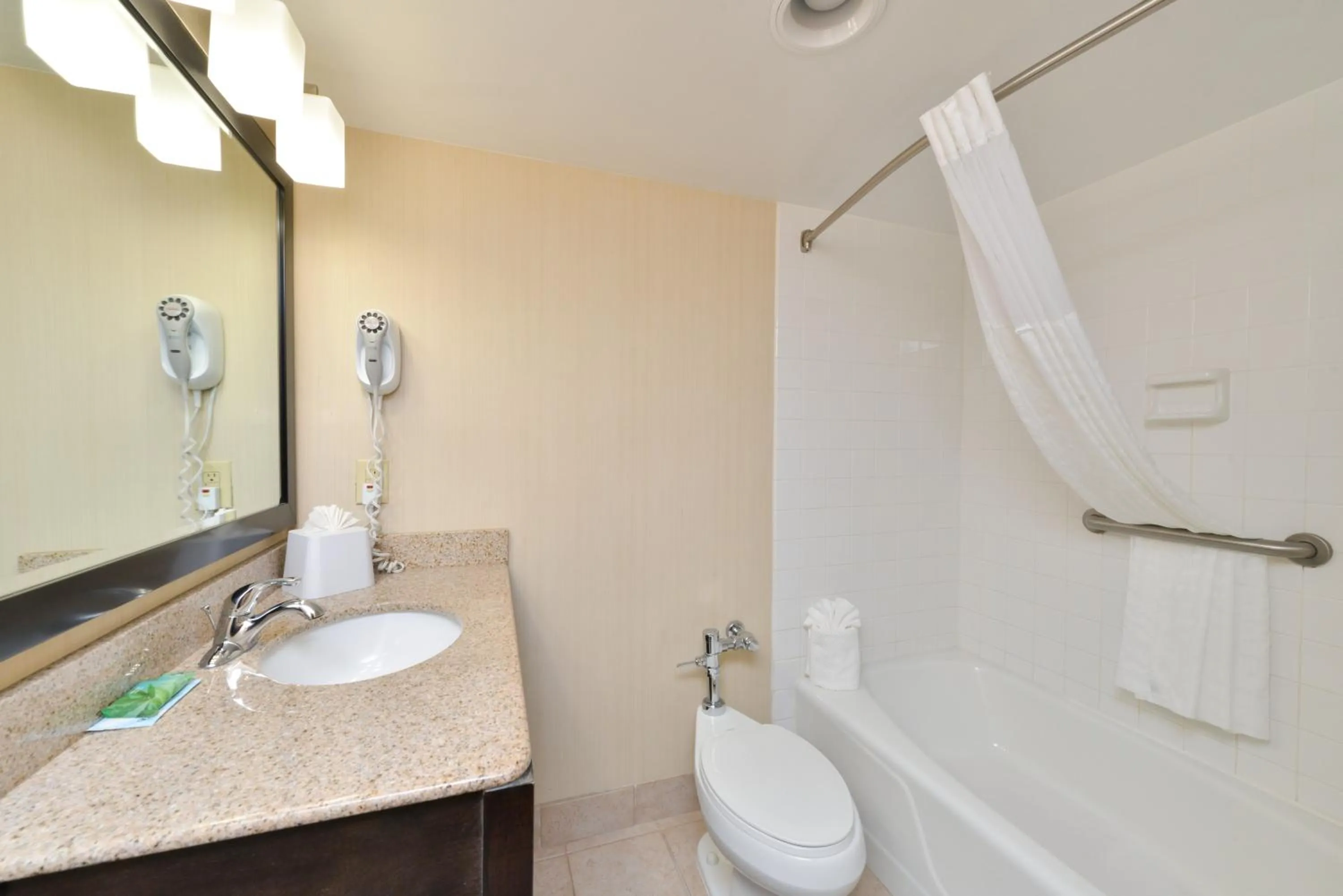 King Room in Hawthorne Inn & Conference Center