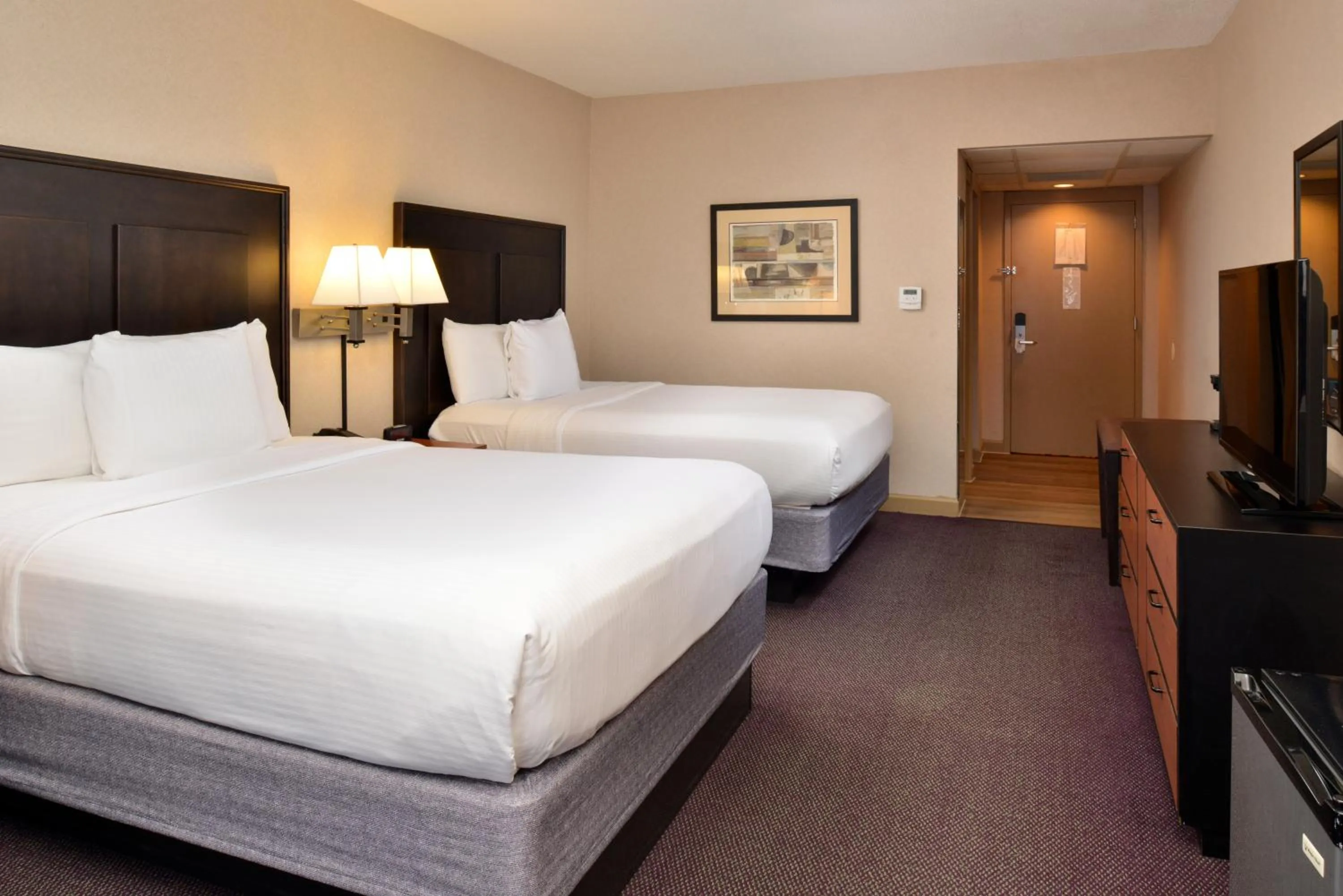 Queen Room with Two Queen Beds in Hawthorne Inn & Conference Center