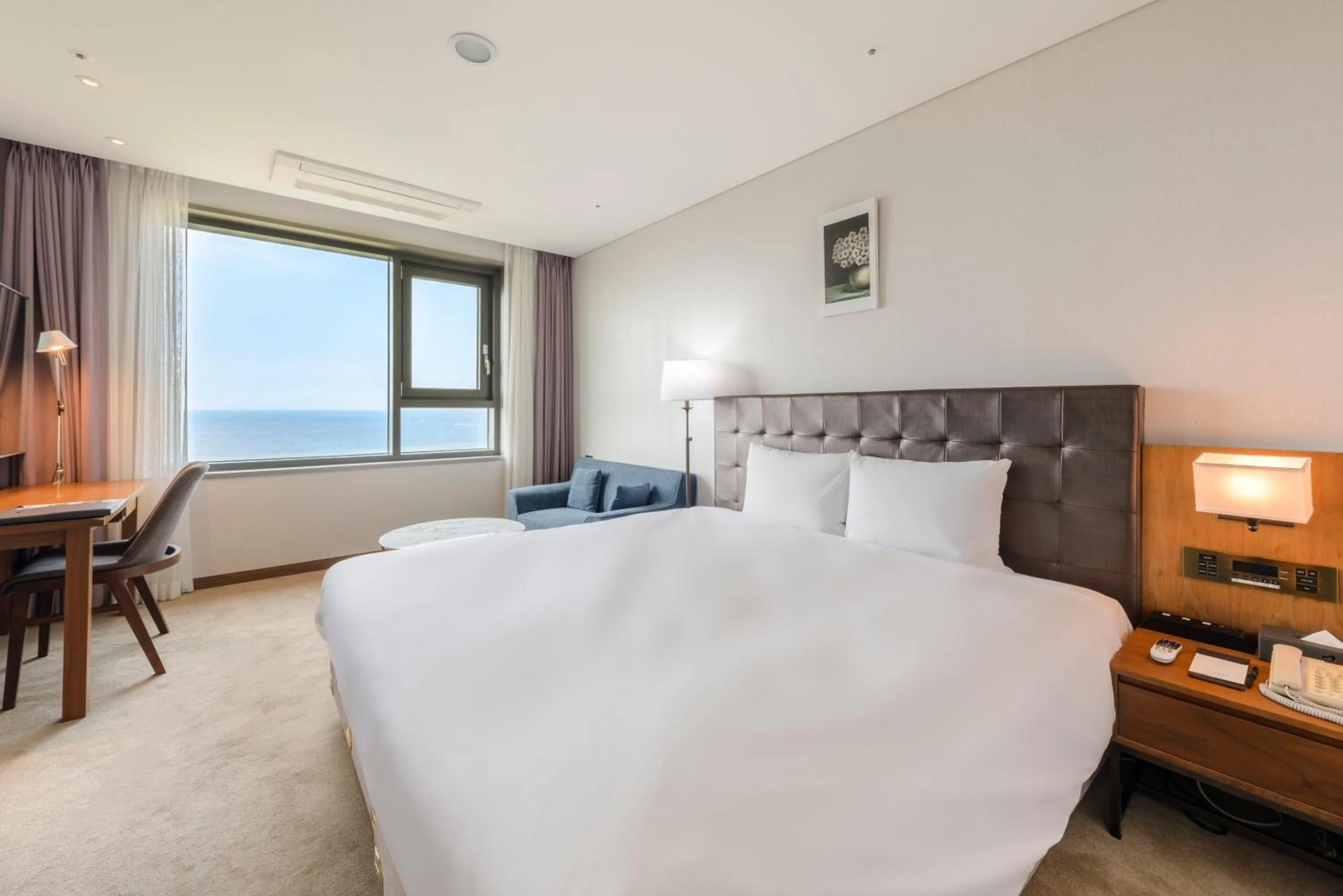 Club Lounge Ocean View in Grabel Hotel Jeju