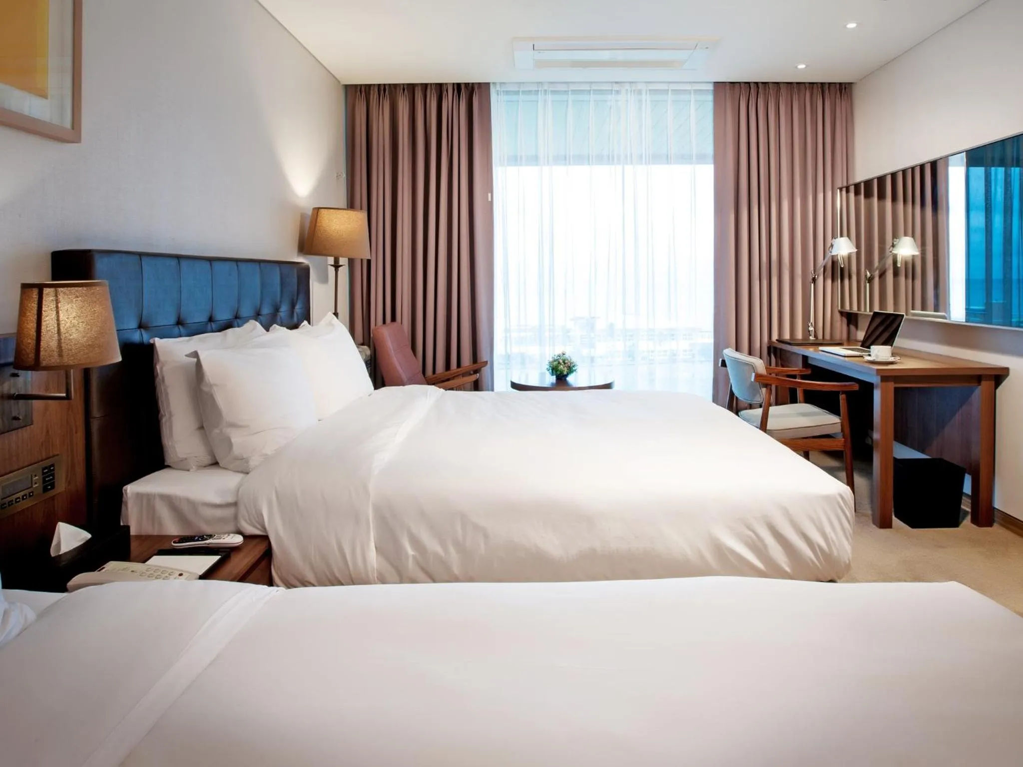 Deluxe Twin Room with City View in Grabel Hotel Jeju