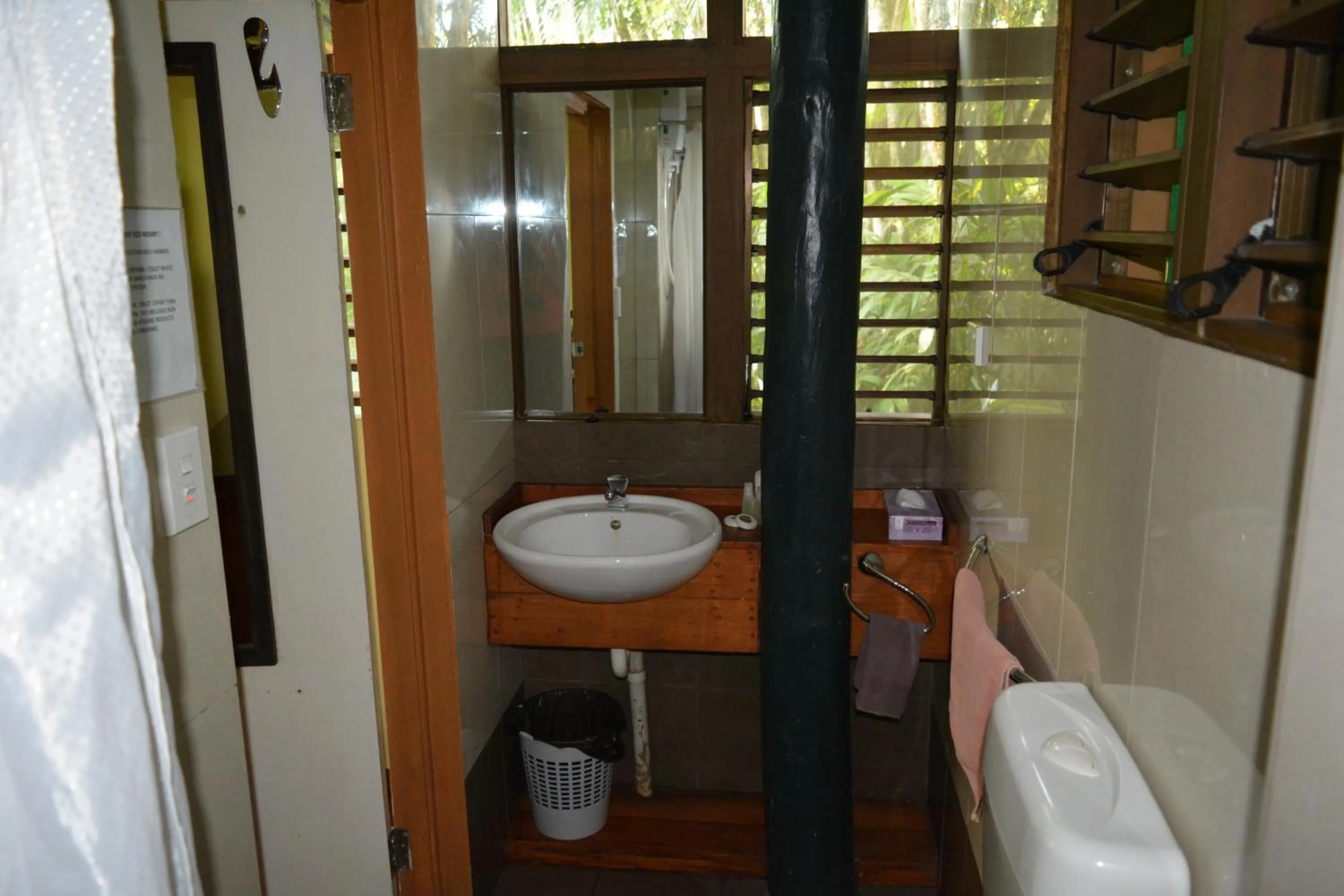 Queen Studio - Pied-a-terre Style in Rainforest Eco Lodge