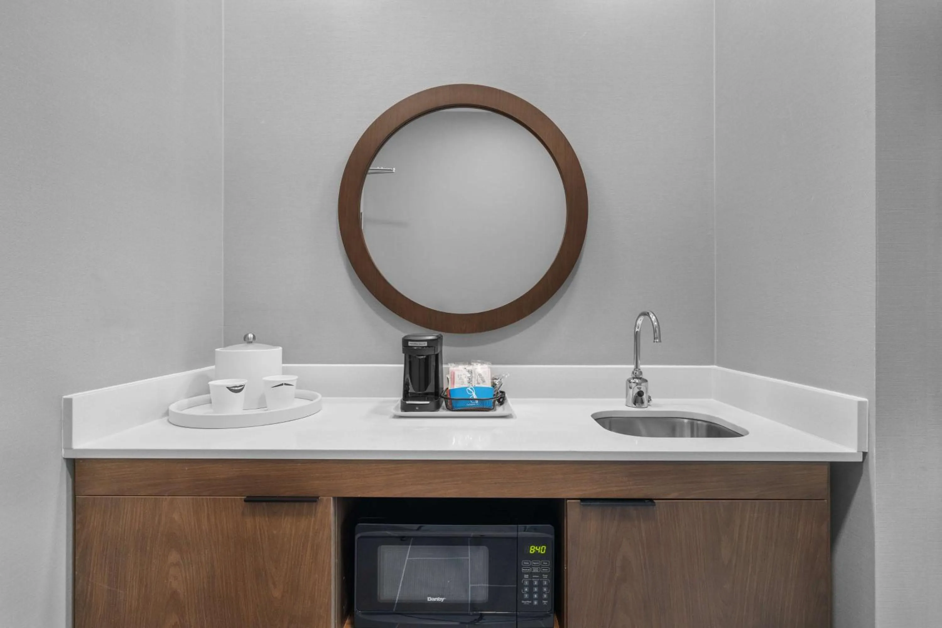 King Studio with Sofa Bed - Hearing Accessible in Hampton Inn & Suites Bakersfield Central