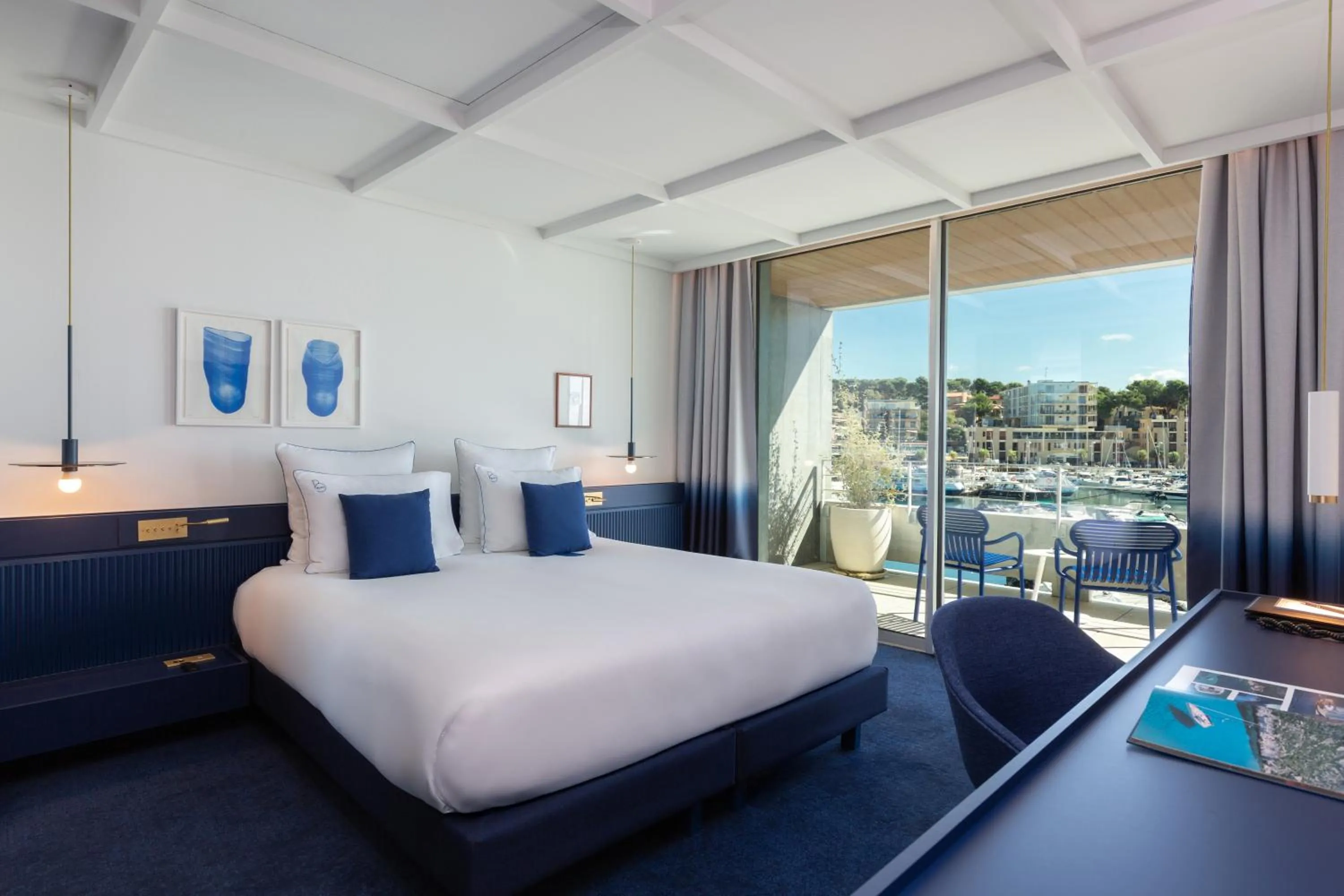 Executive Double Room with Balcony and Sea View in Bleu Hôtel & Spa