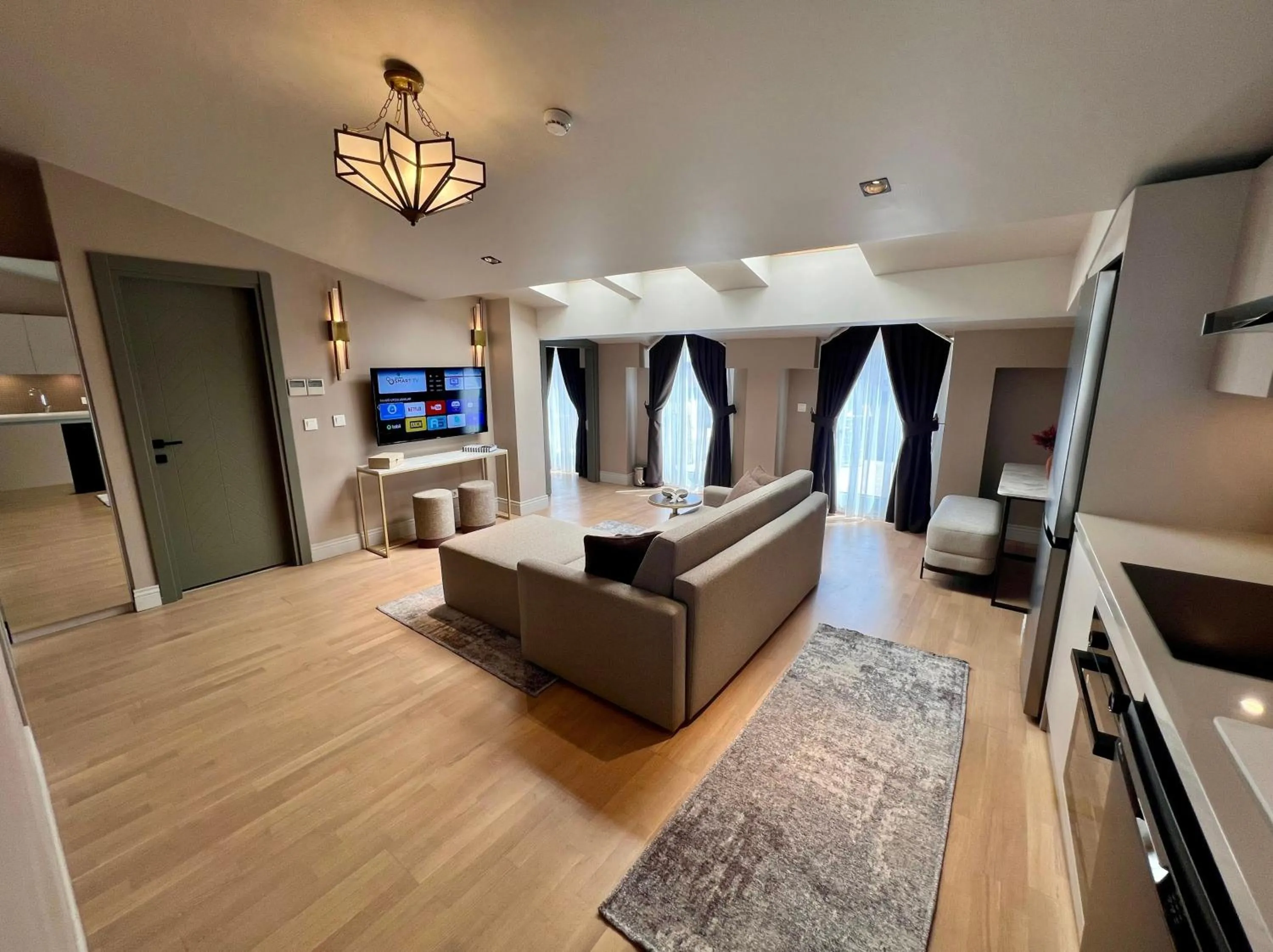 Suite with City View in Weingart Suites Hotel