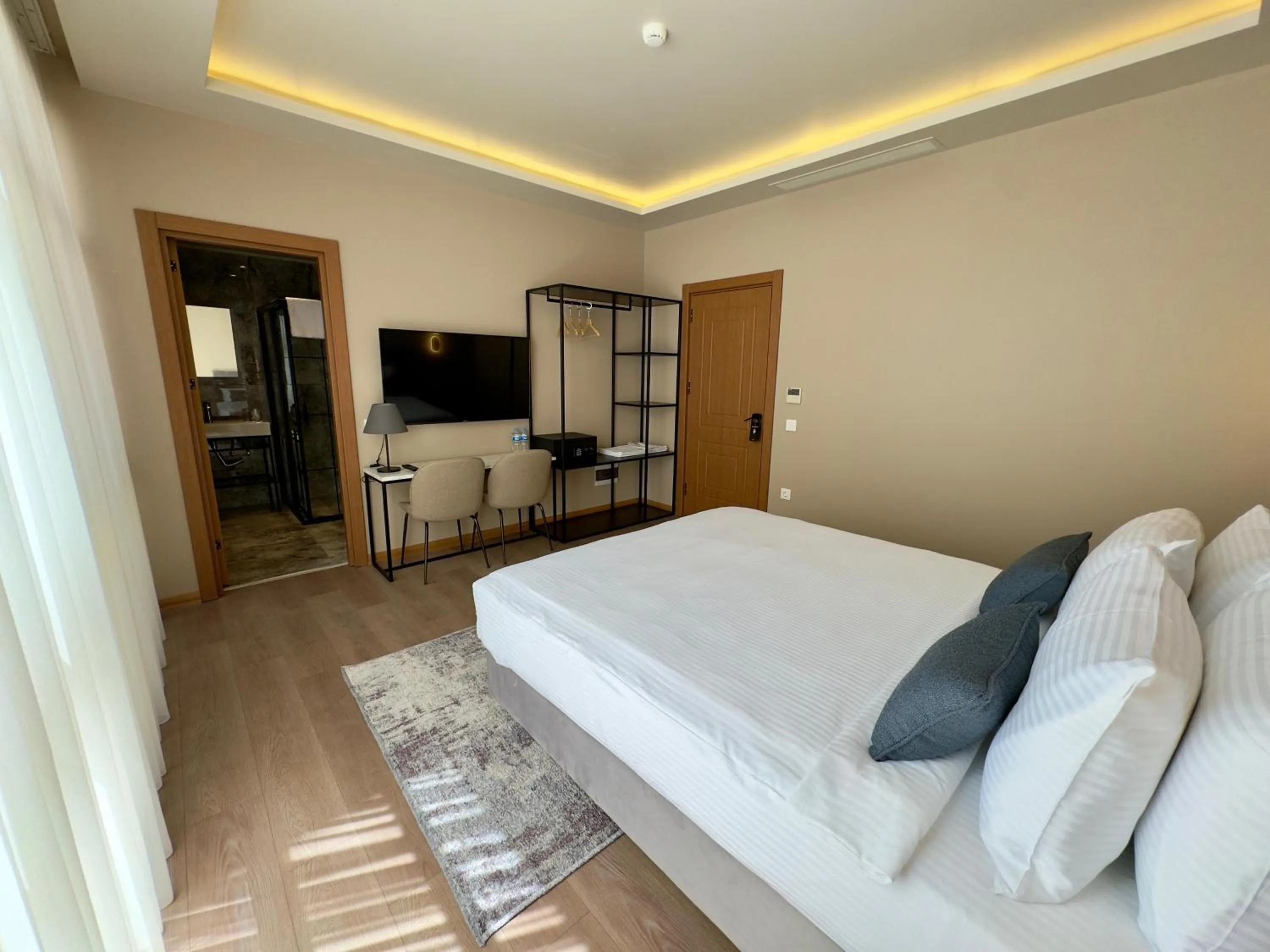 Double Room in Weingart Suites Hotel