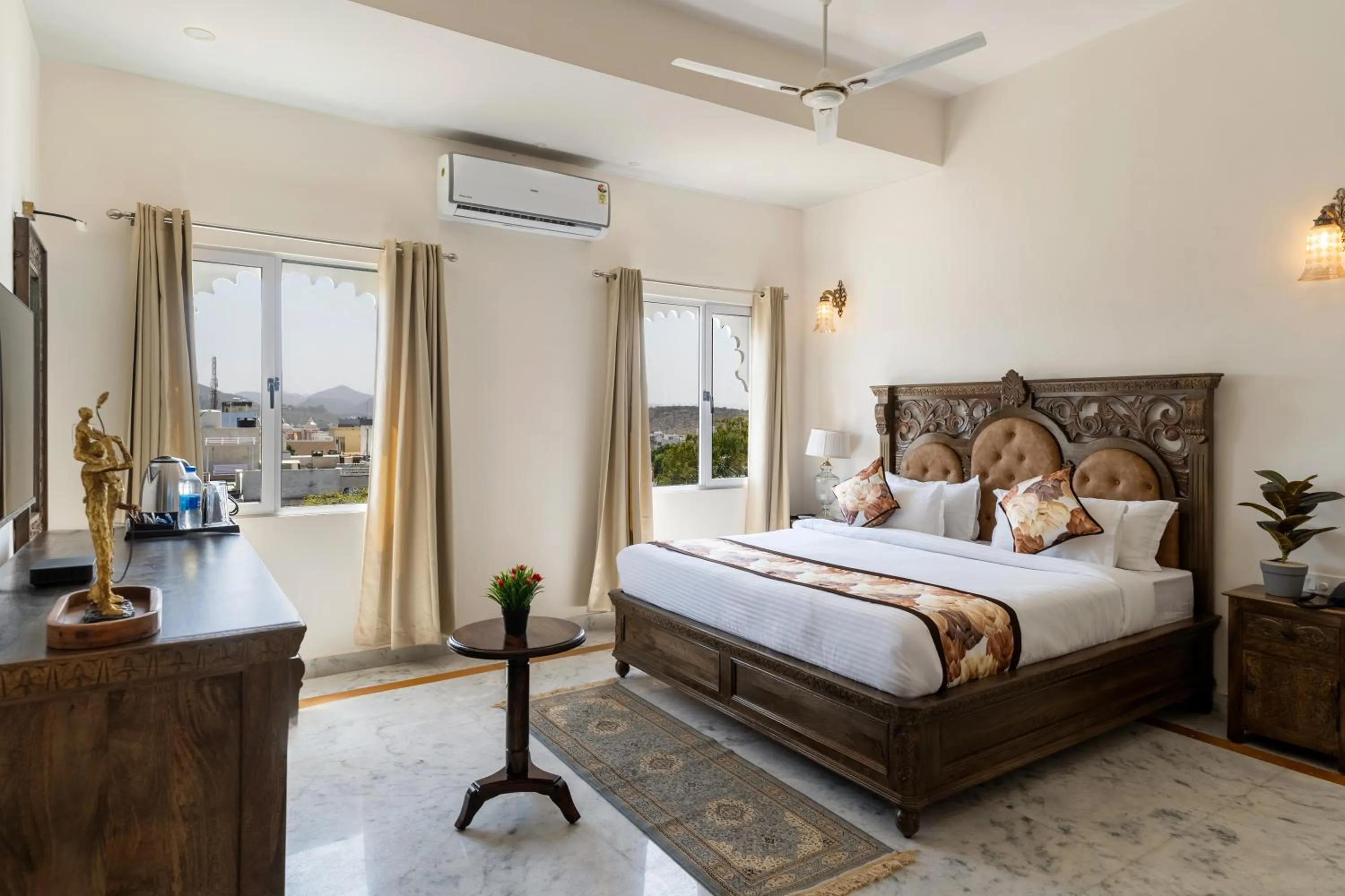 Hotel The Royal Courtyard