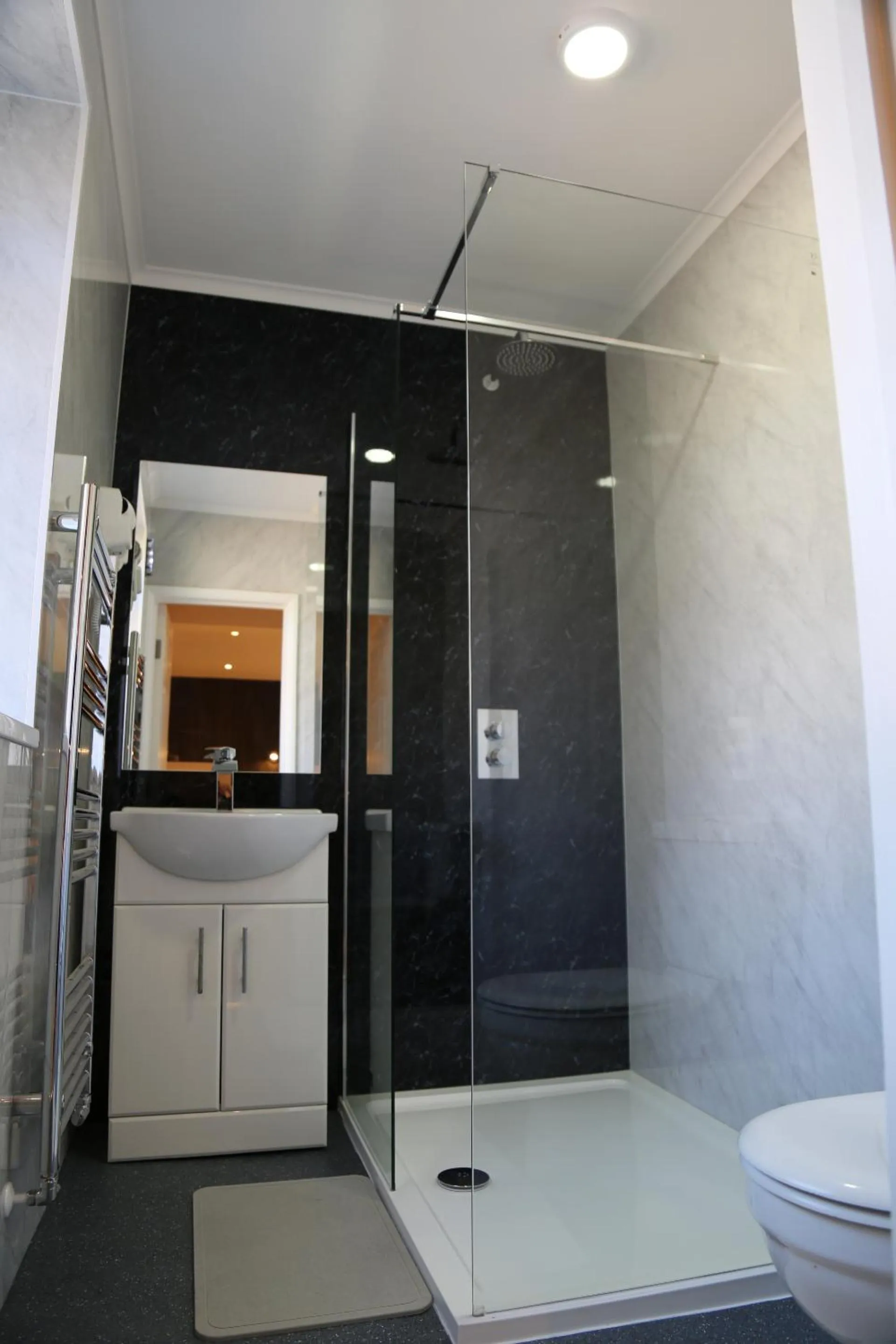 Twin Room with Shared Bathroom in Debden Guest House