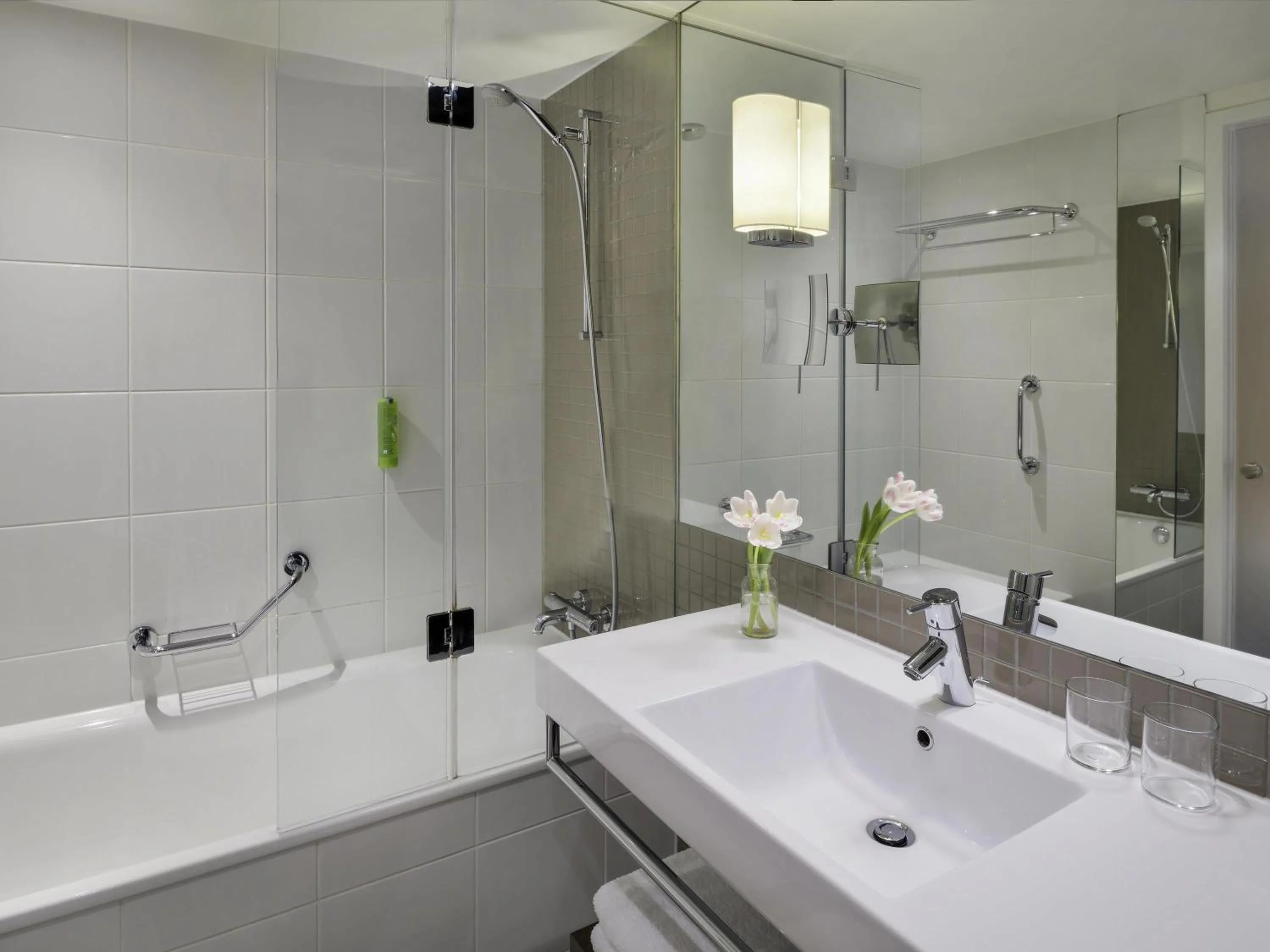 Classic King Room with View in Mövenpick Hotel Amsterdam City Centre