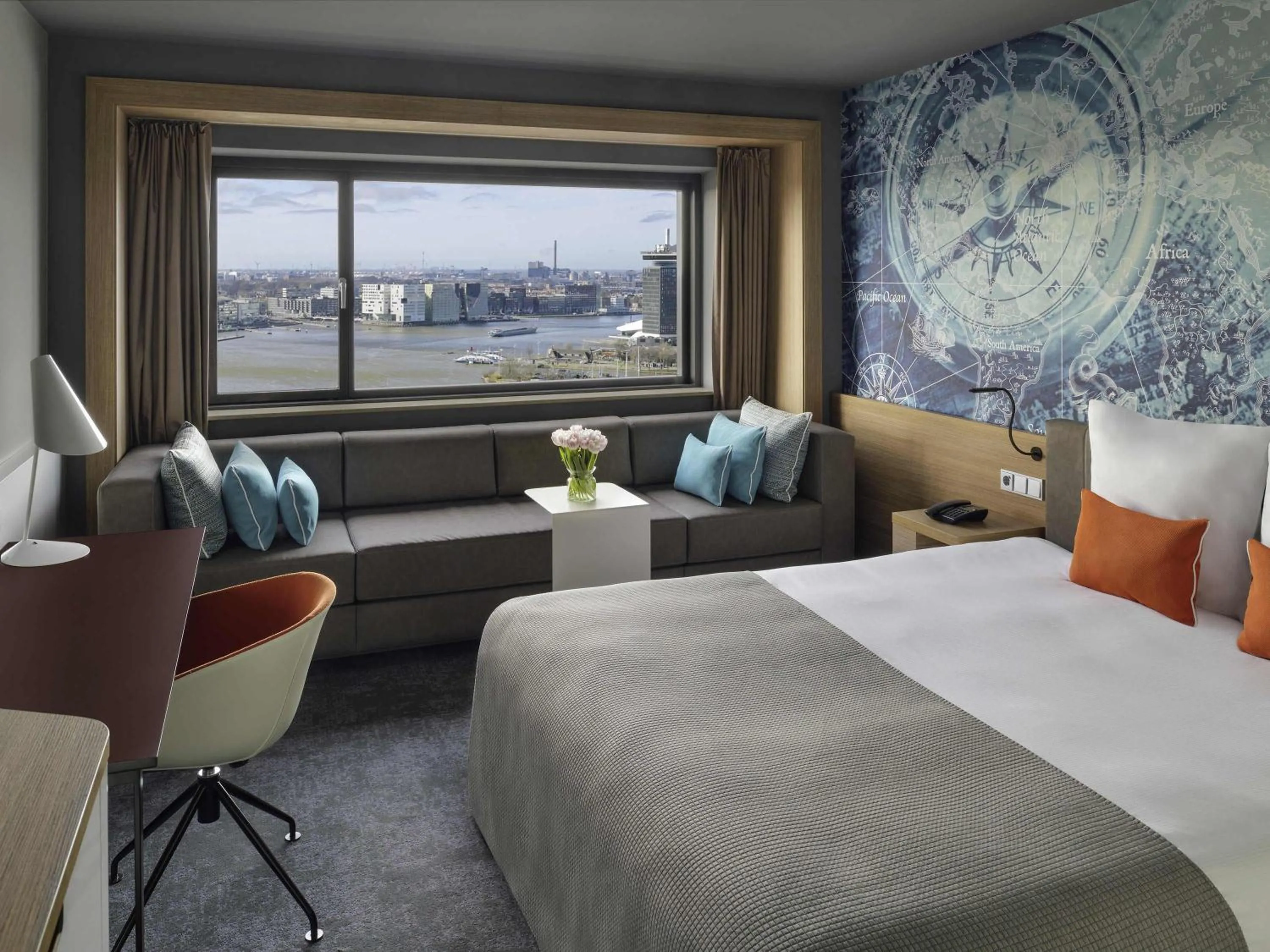 Superior King Room in Mövenpick Hotel Amsterdam City Centre