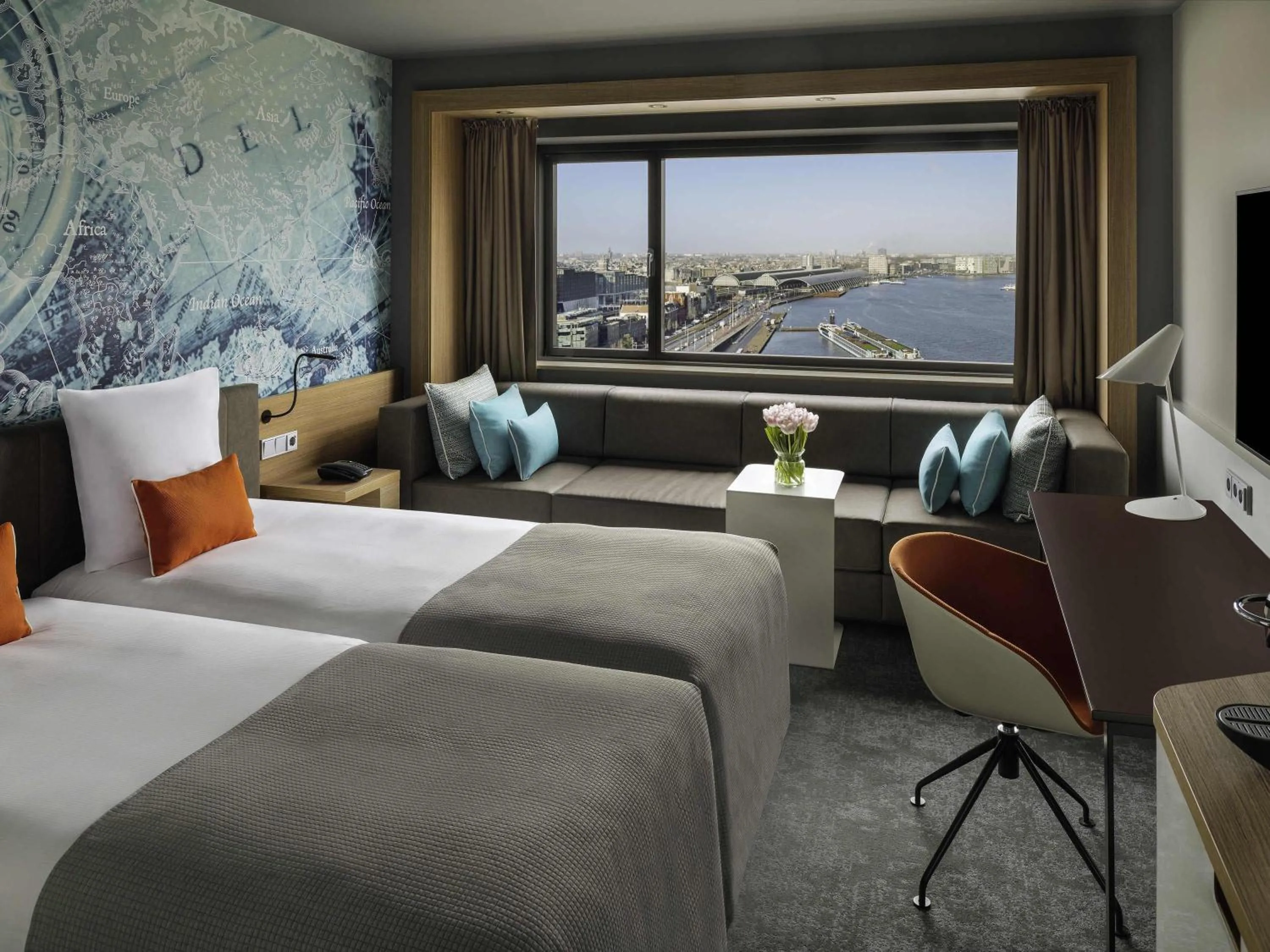 Sleep Twin Room with View in Mövenpick Hotel Amsterdam City Centre
