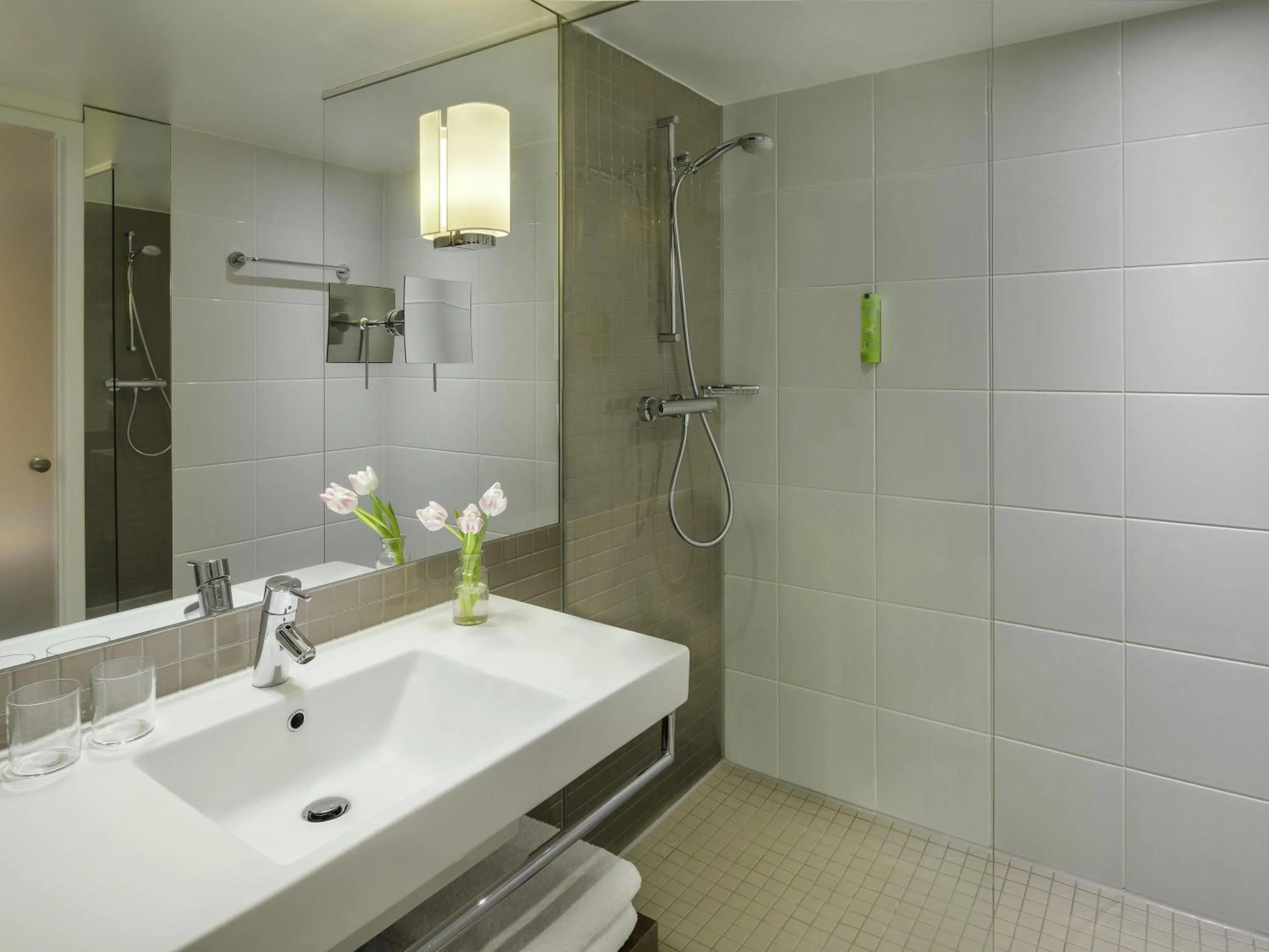 Classic King Room in Mövenpick Hotel Amsterdam City Centre