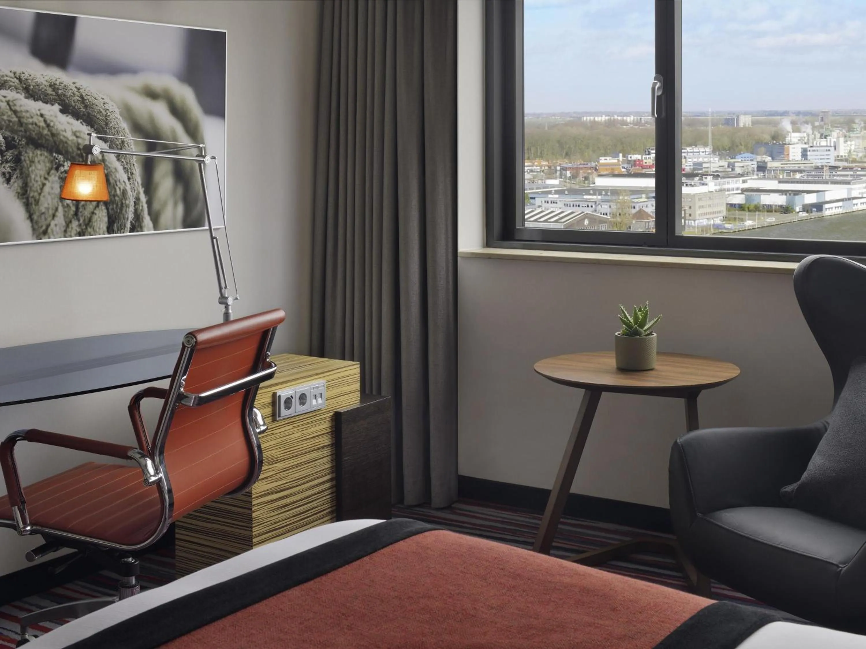 Classic Twin Room with View in Mövenpick Hotel Amsterdam City Centre