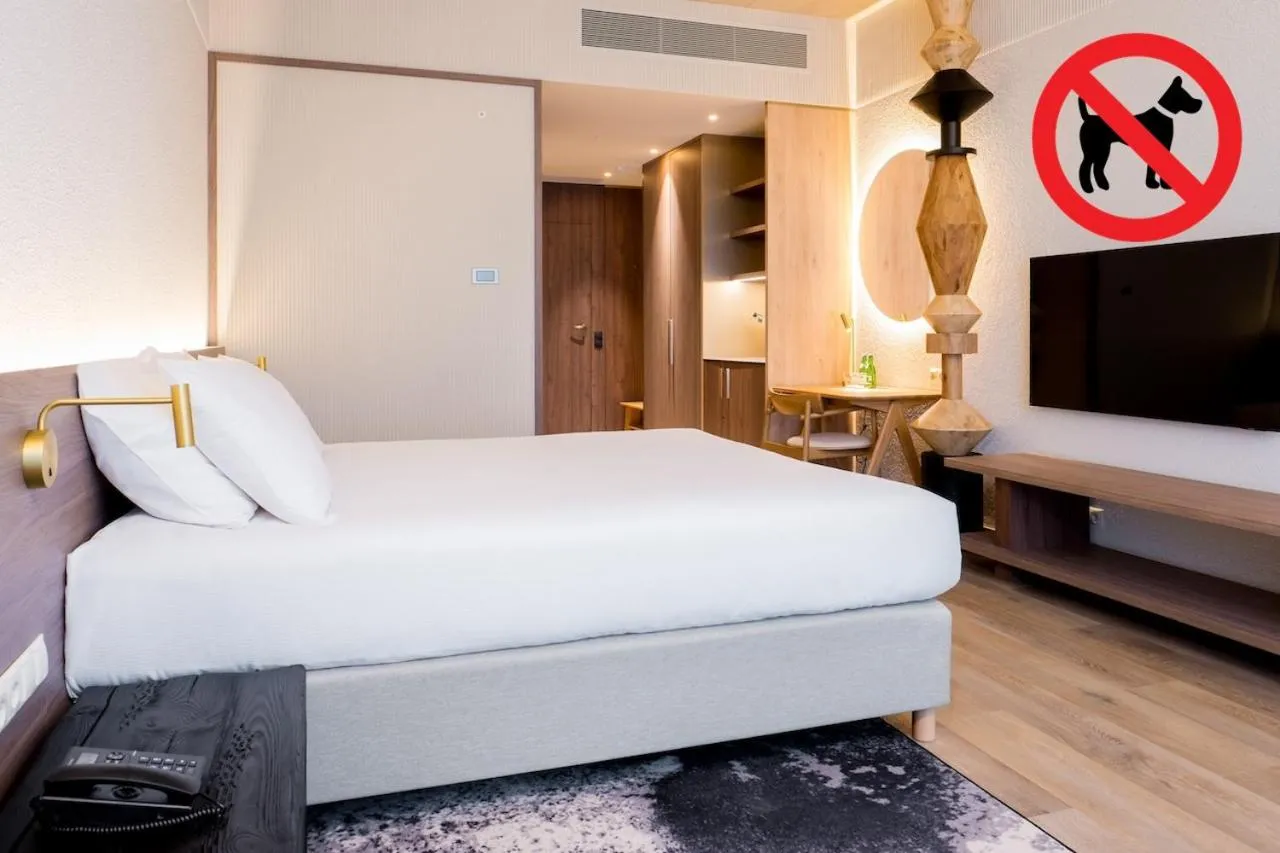 Triple Room with Lake View in Hotel GLAR Conference & SPA