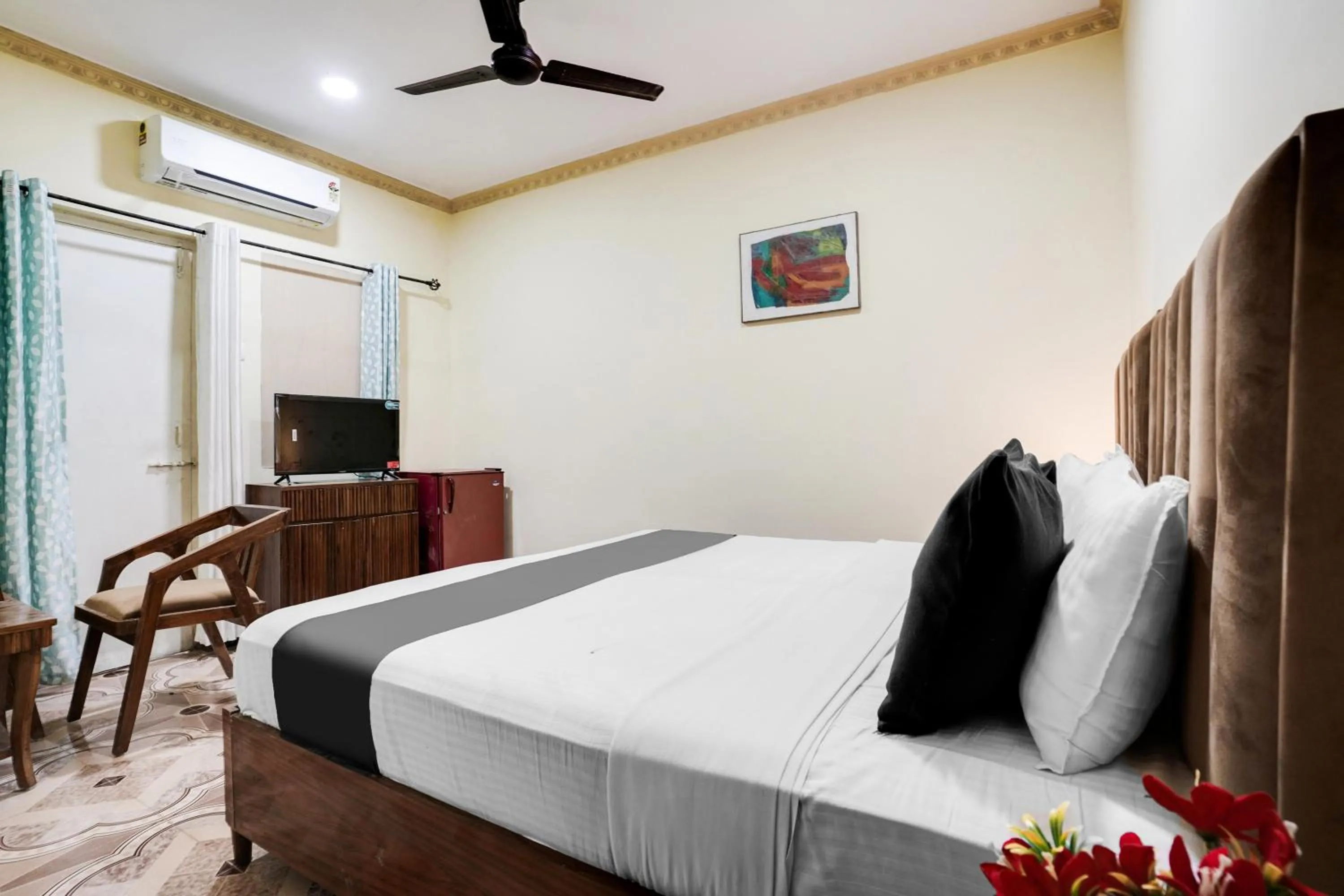 Classic Triple Room - single occupancy in Collection O Calangute