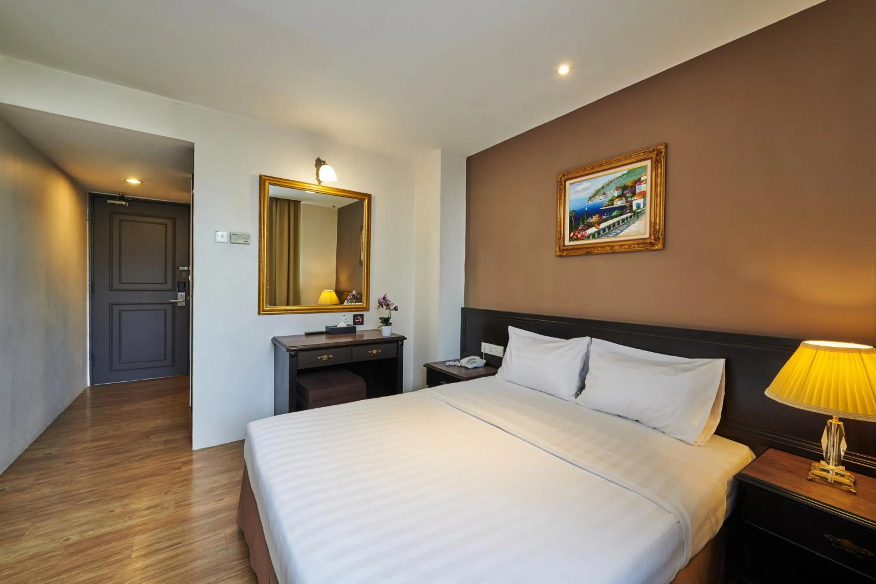 Deluxe Queen Room in PJ De Inn Hotel