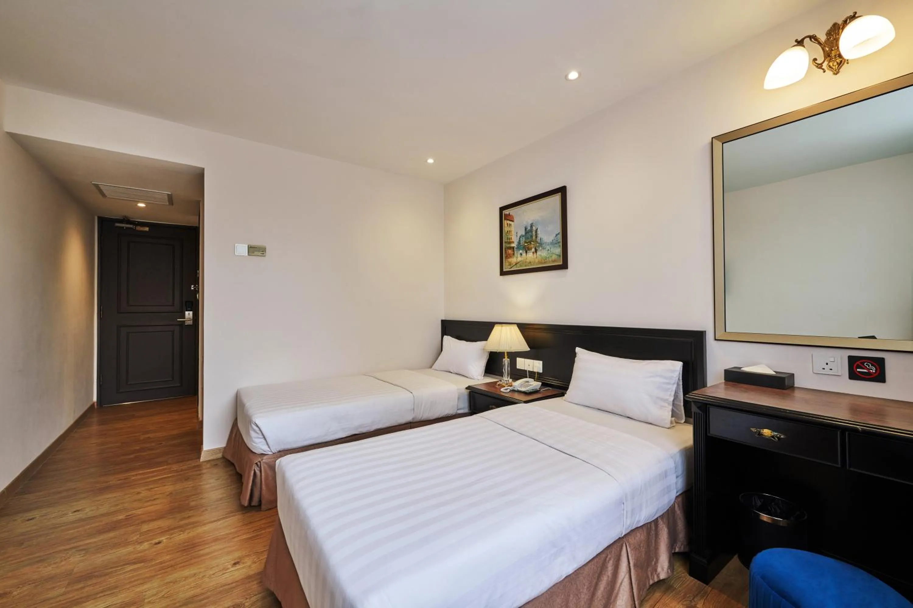 Deluxe Twin Room in PJ De Inn Hotel