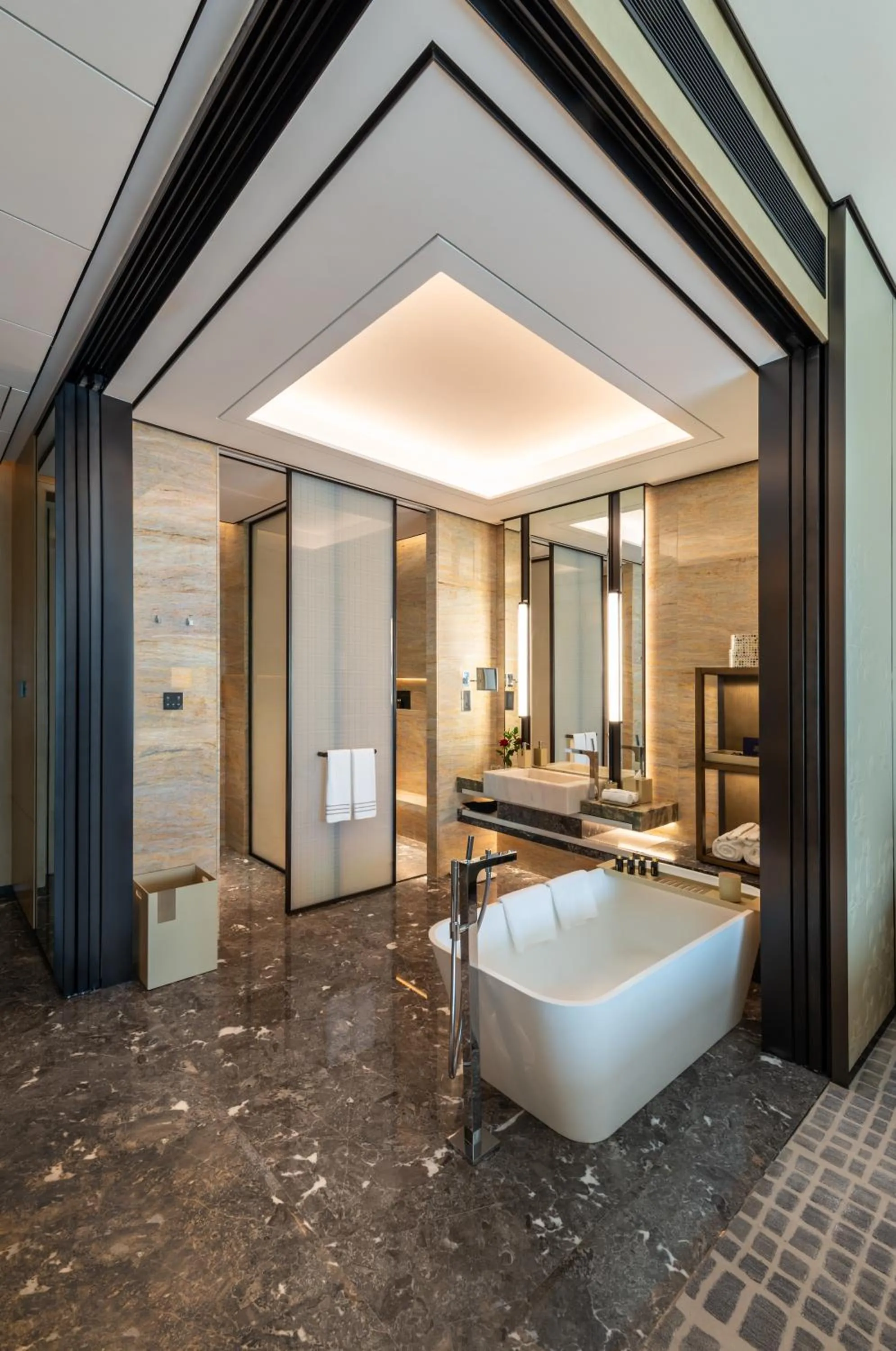 Deluxe Twin Room in Narcissus The Royal Hotel