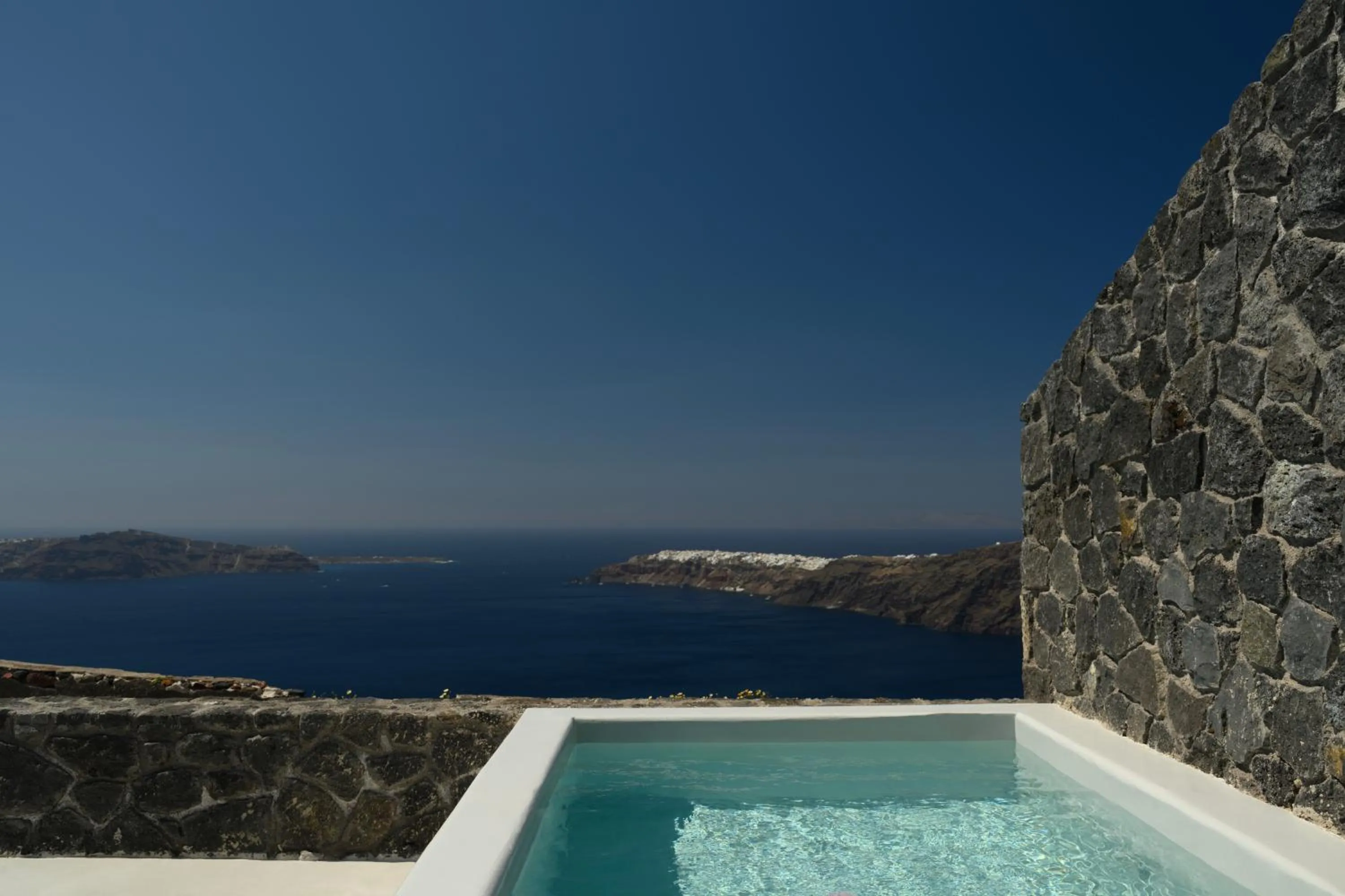 Suite with Heated Plunge Pool in Arany Terra
