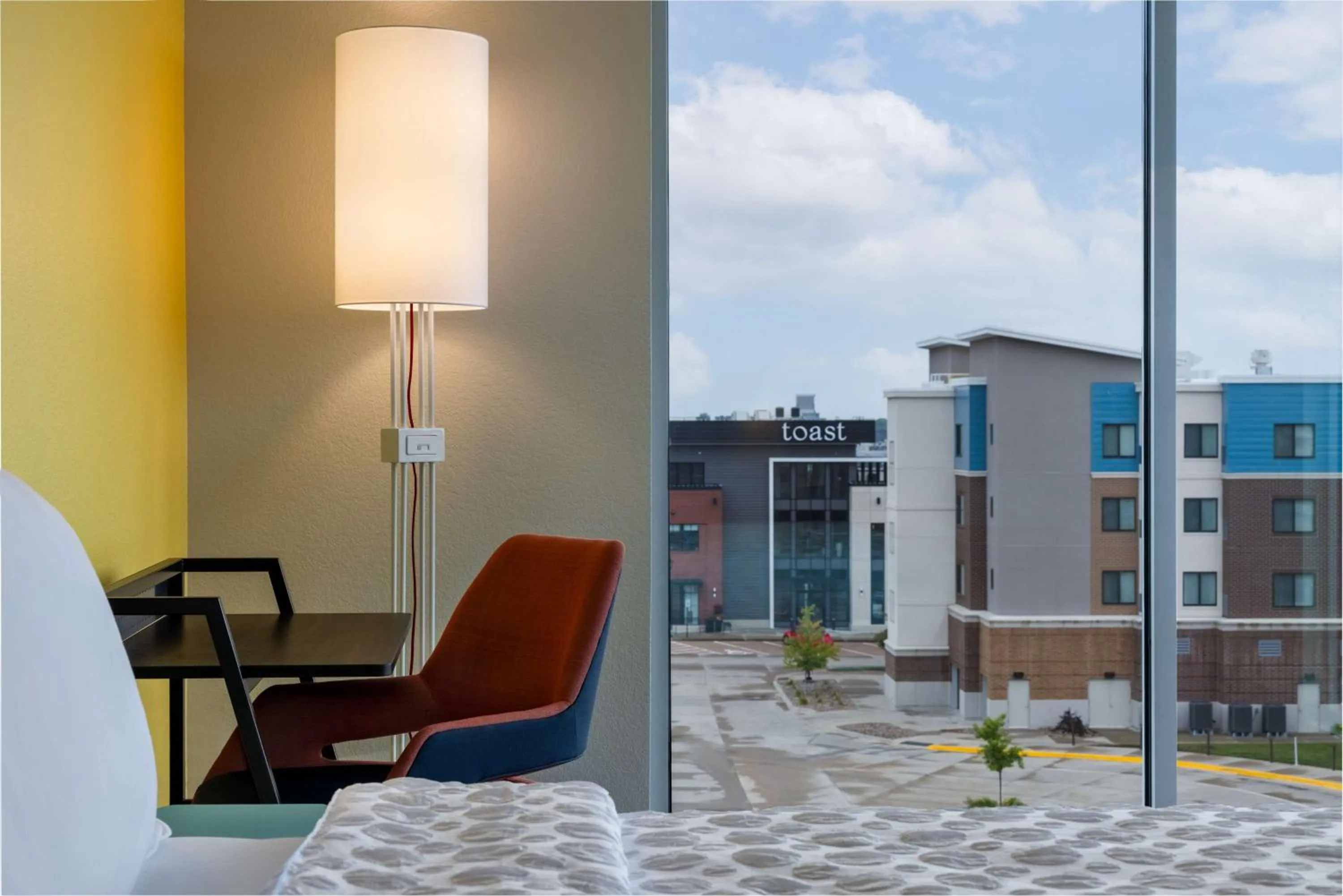 King Room with Walk-In Shower - View in Tru By Hilton Ankeny