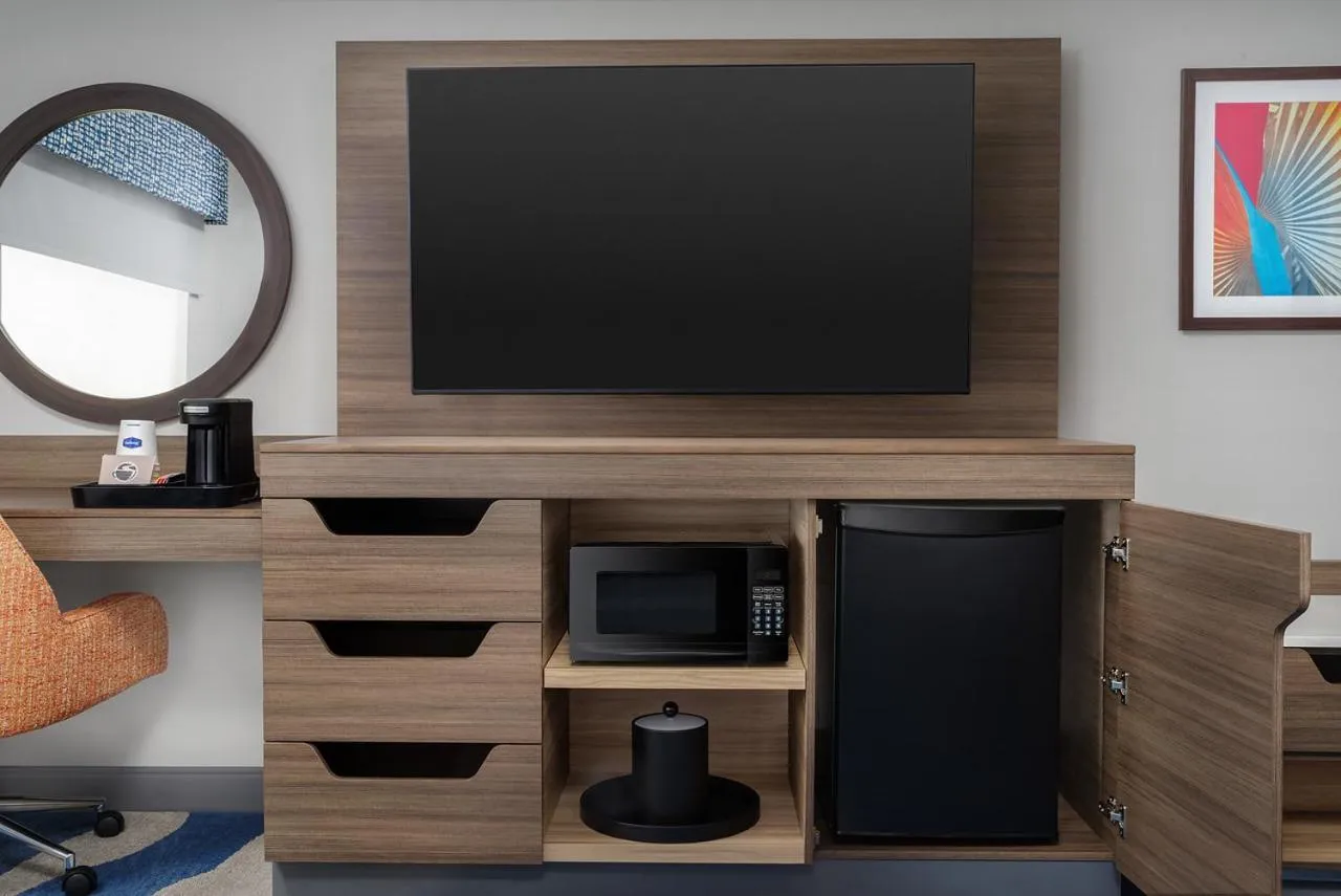 King Room with Bath Tub - Disability Access in Hampton Inn & Suites Naples South