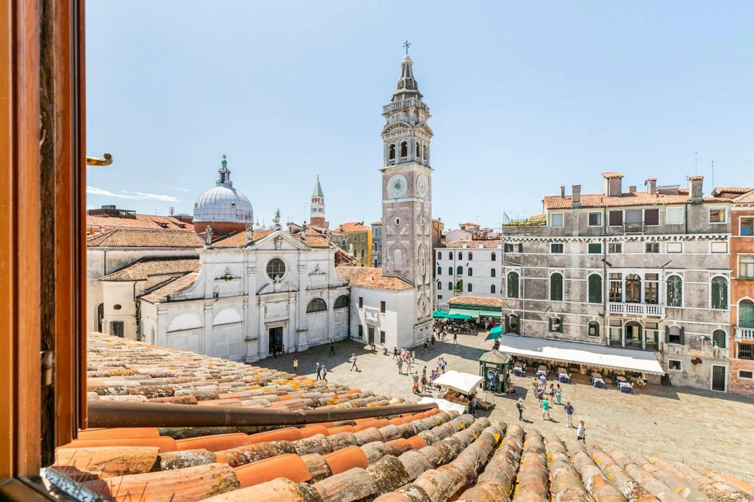 Three-Bedroom Apartment in Cà Formosa