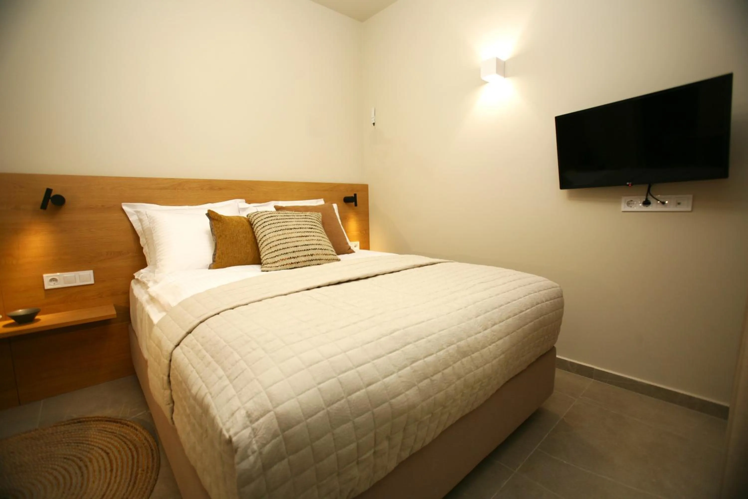 Cozy Room in Living Yard Acropolis