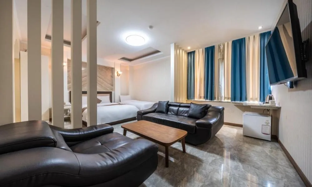Superior Twin Room in Ansan Seowon Tourist Hotel
