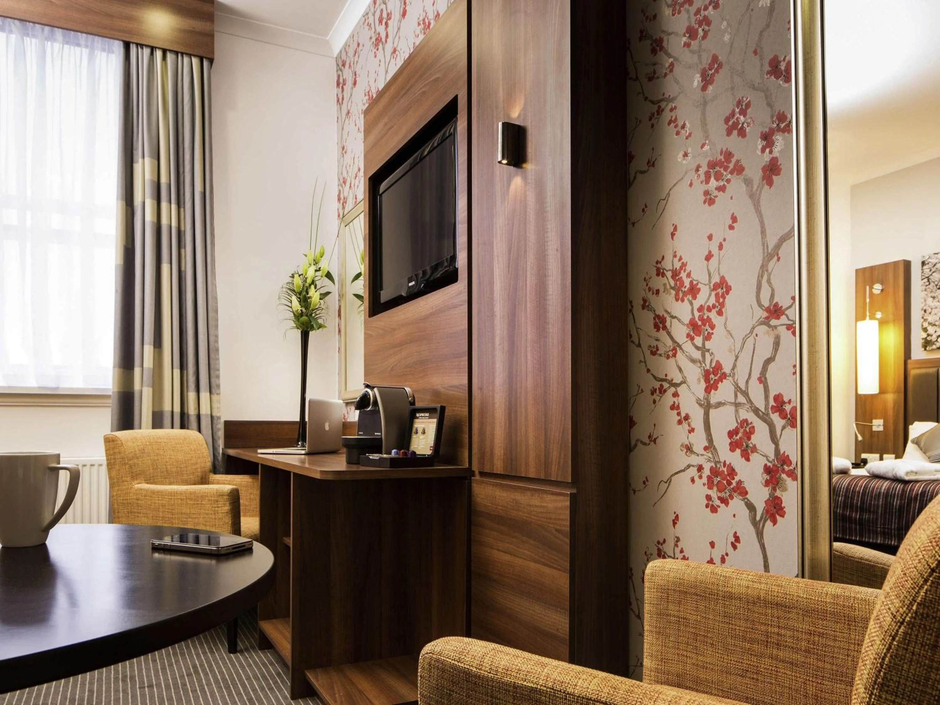 Standard Twin Room in Mercure Darlington King's Hotel