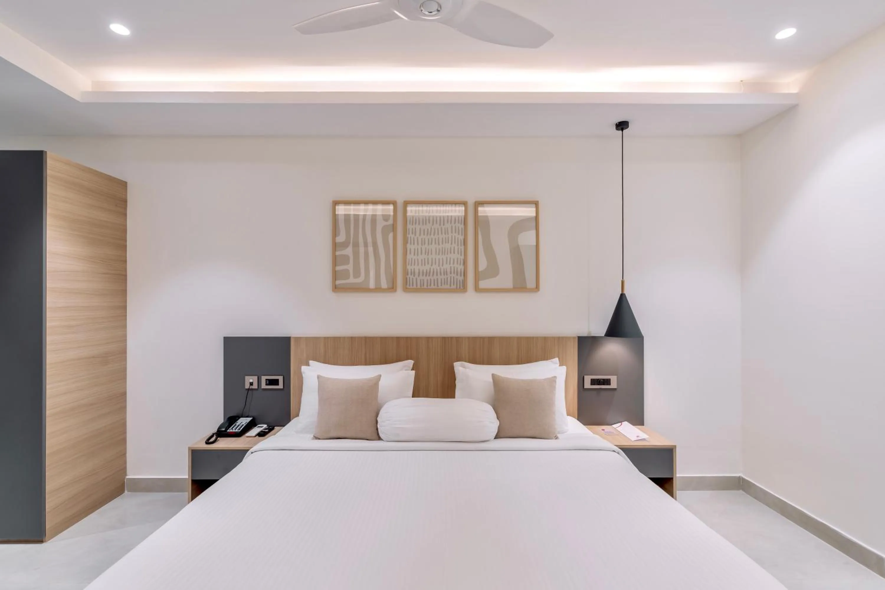 Premier King Supreme  - single occupancy in SKYLA Studios & Suites - Kondapur